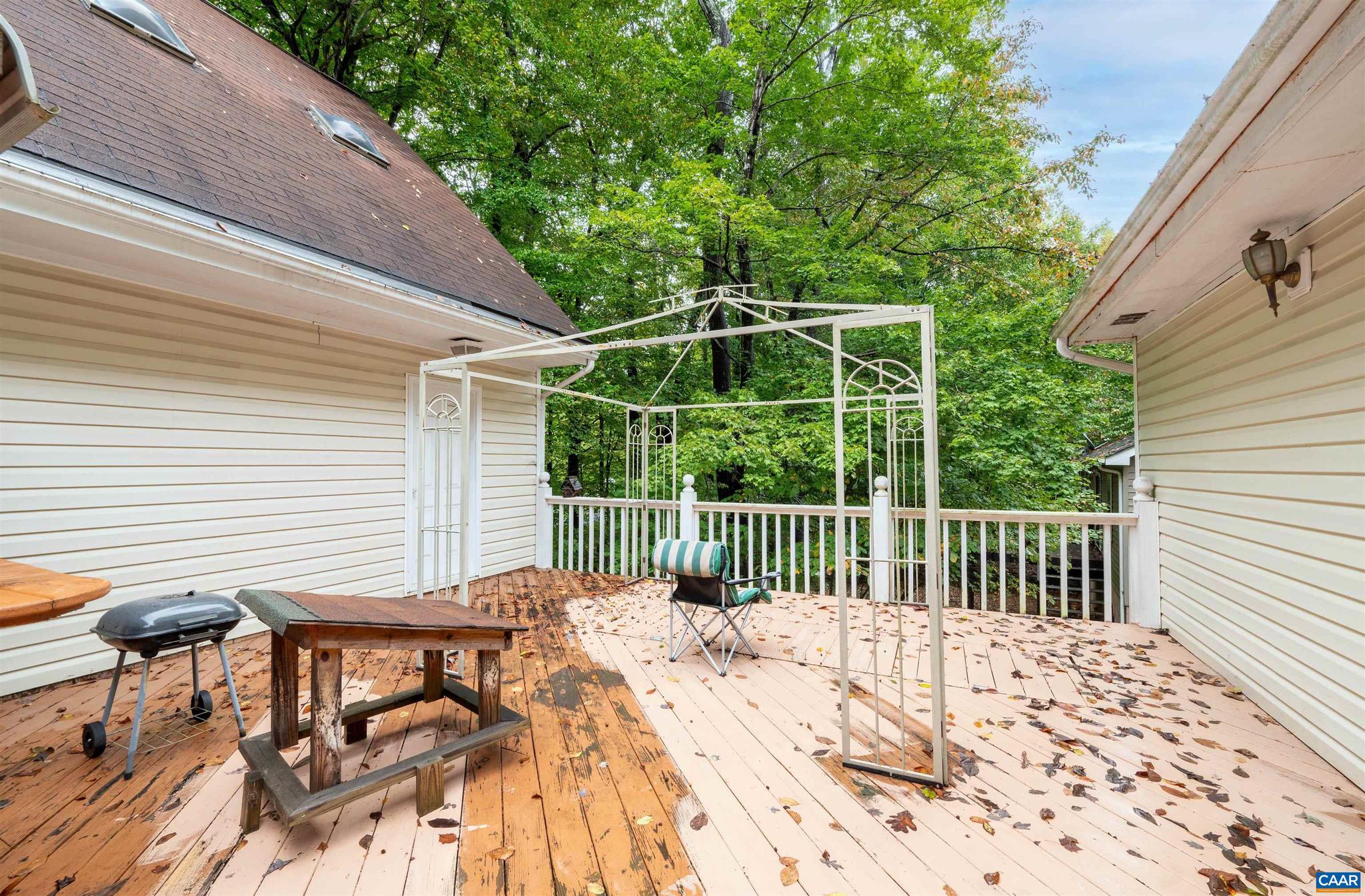 LAKE MONTICELLO - Residential