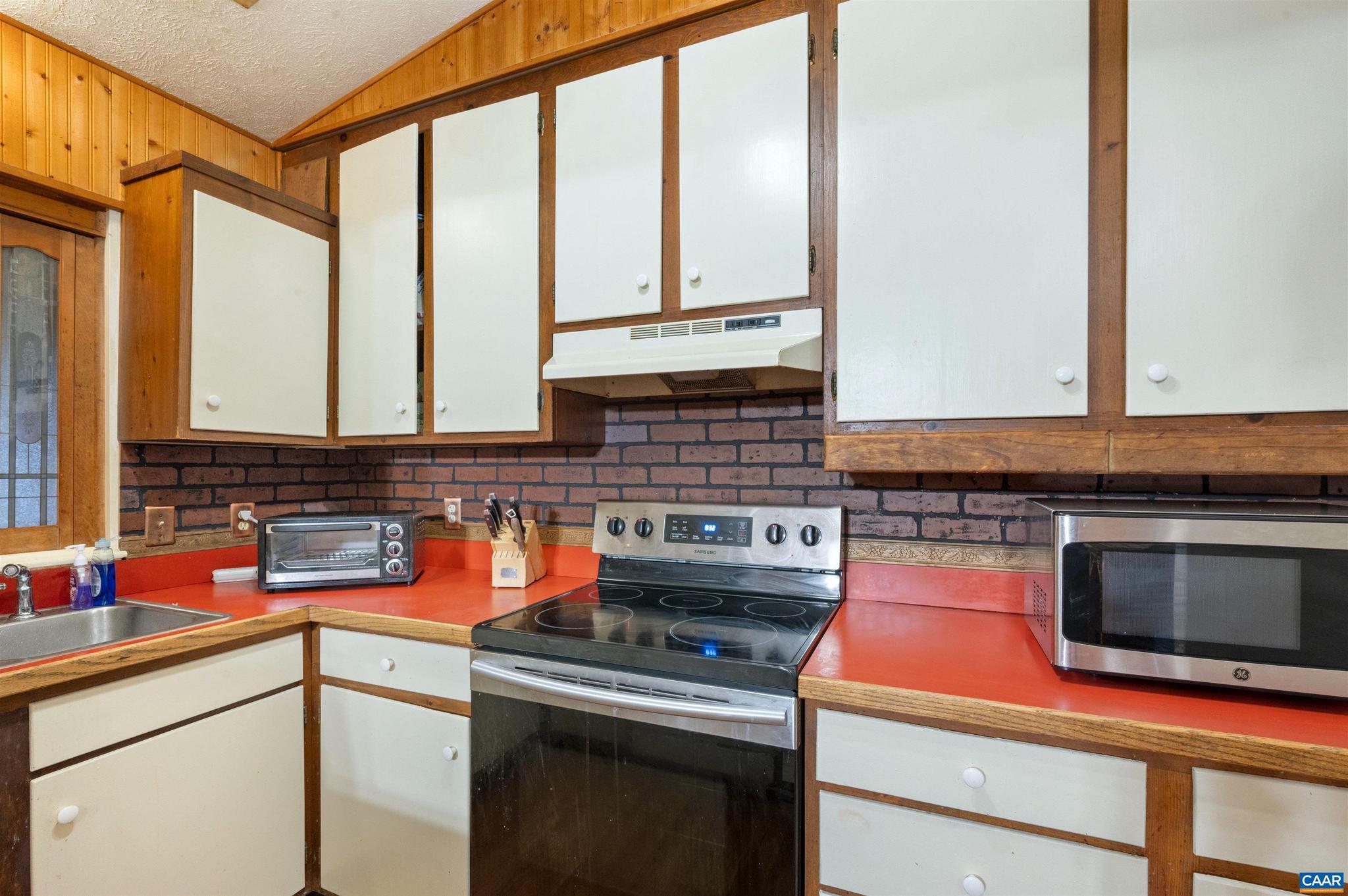 LAKE MONTICELLO - Residential