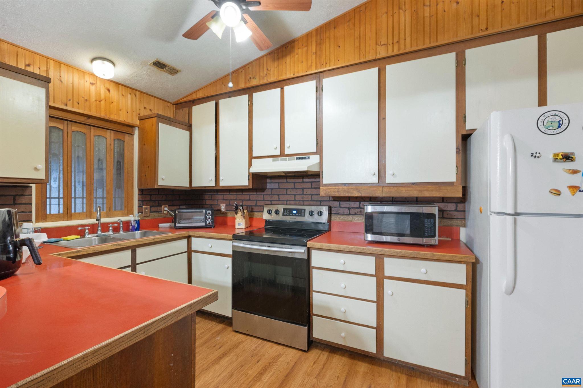 LAKE MONTICELLO - Residential