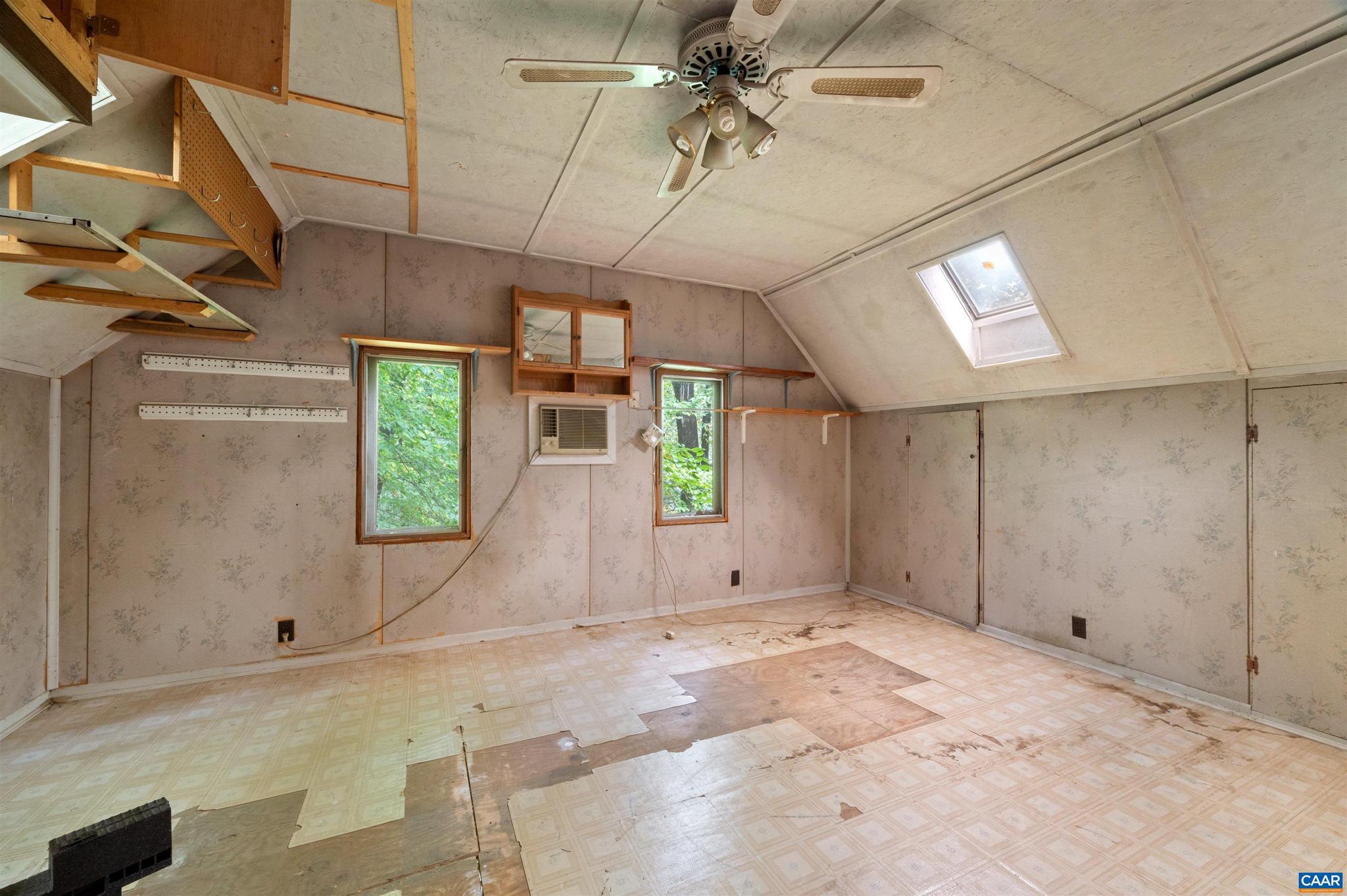 LAKE MONTICELLO - Residential