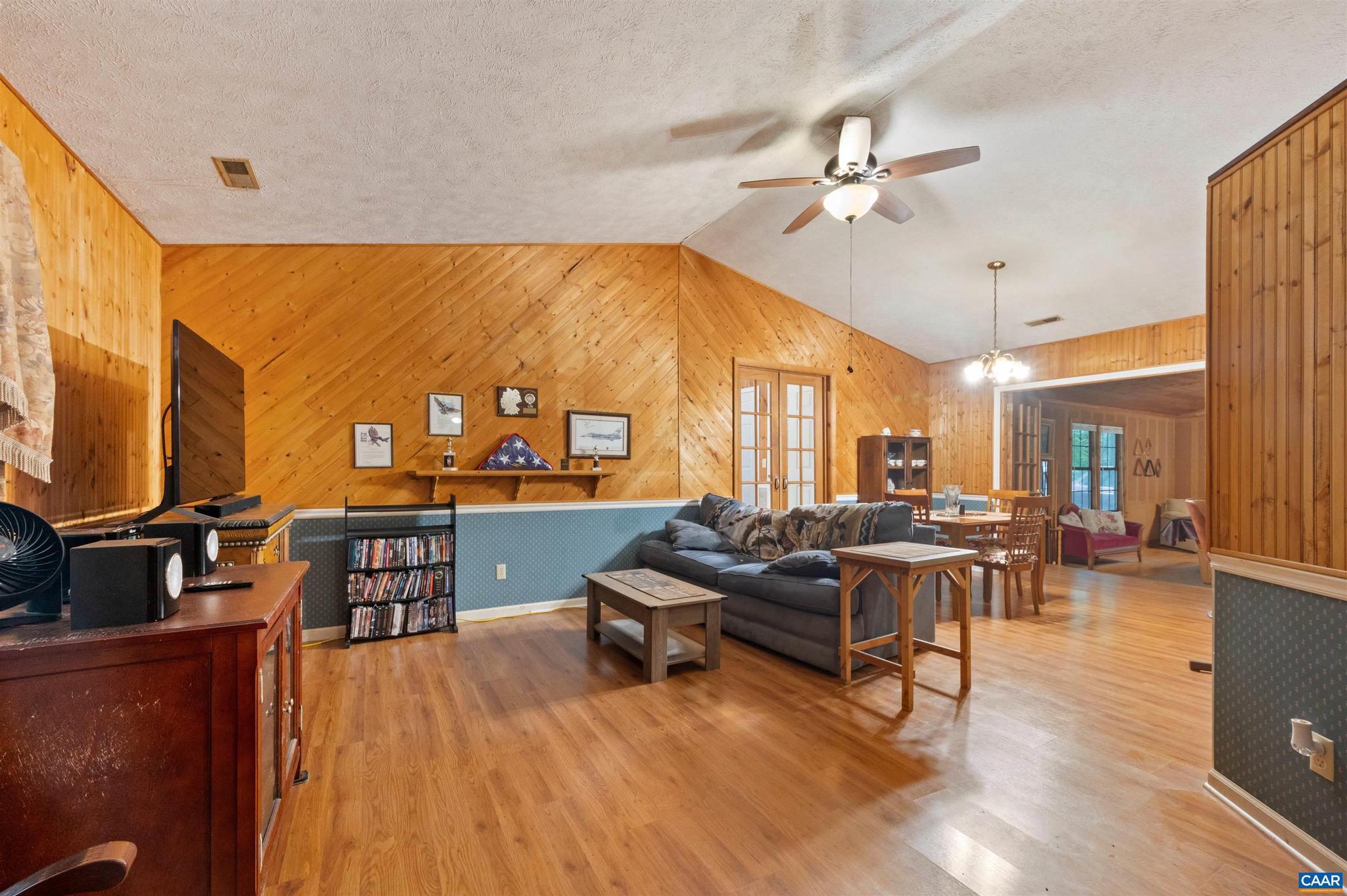 LAKE MONTICELLO - Residential