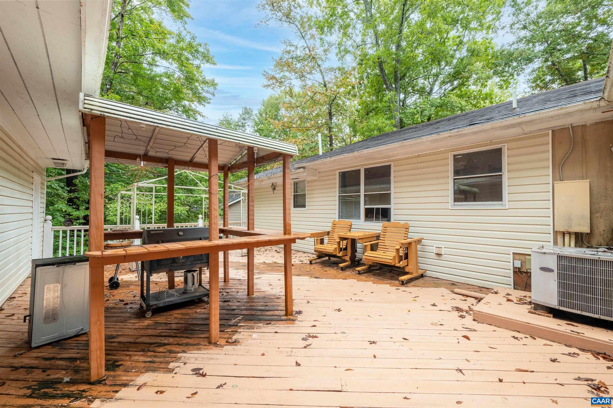 LAKE MONTICELLO - Residential