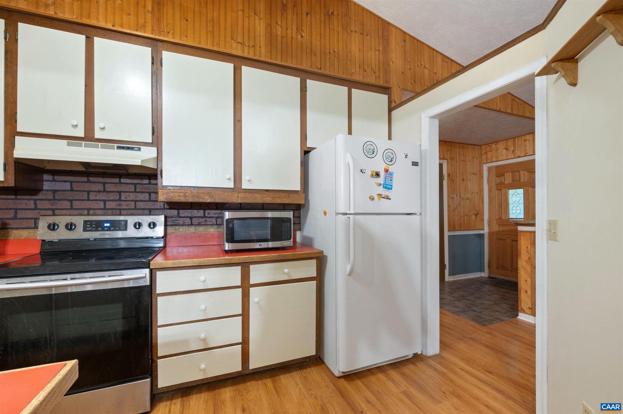 LAKE MONTICELLO - Residential