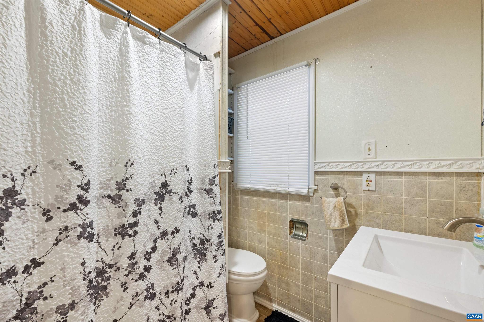 LAKE MONTICELLO - Residential