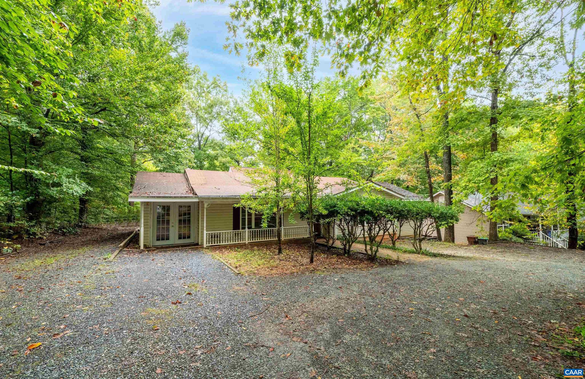 LAKE MONTICELLO - Residential