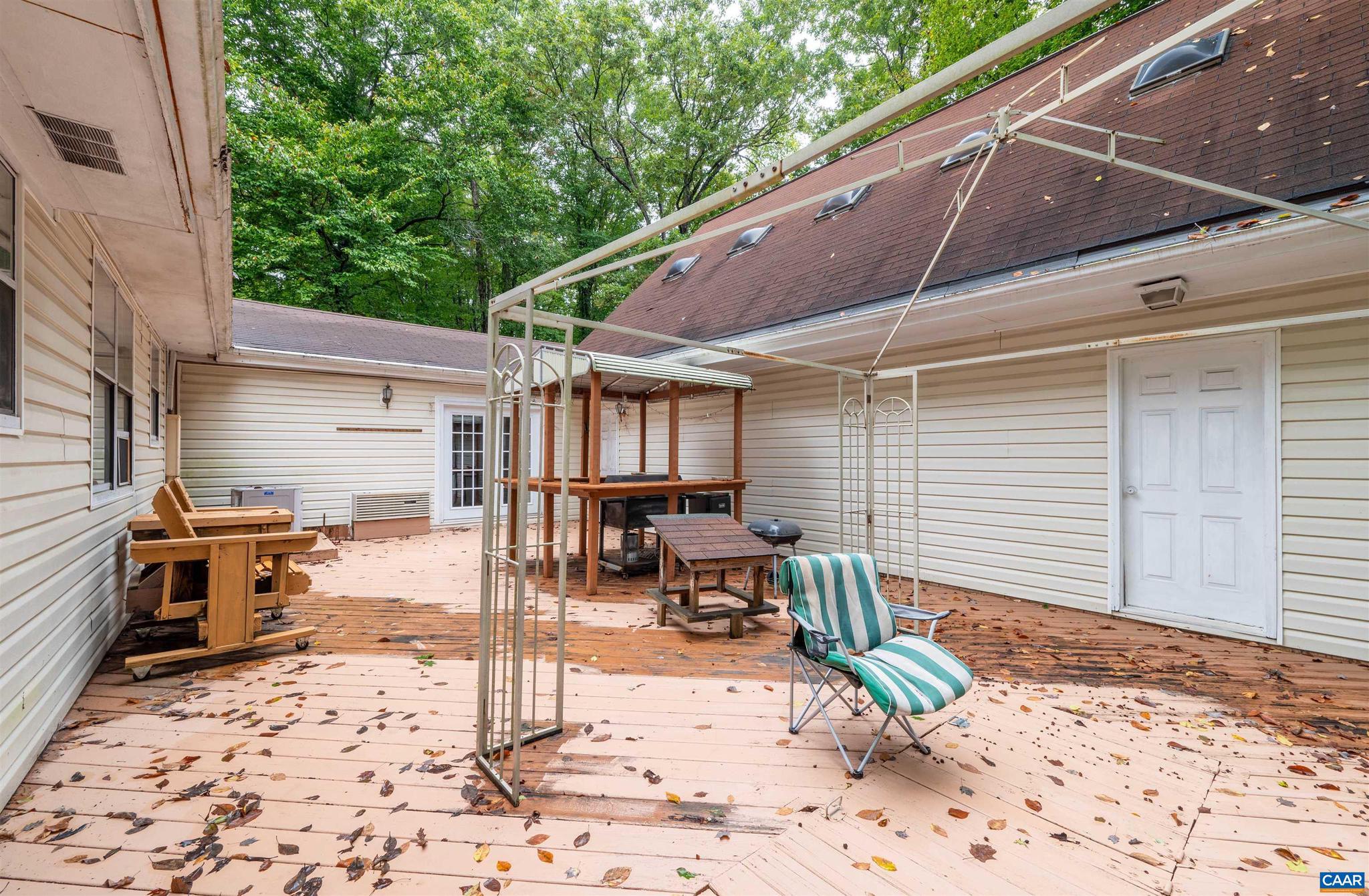 LAKE MONTICELLO - Residential