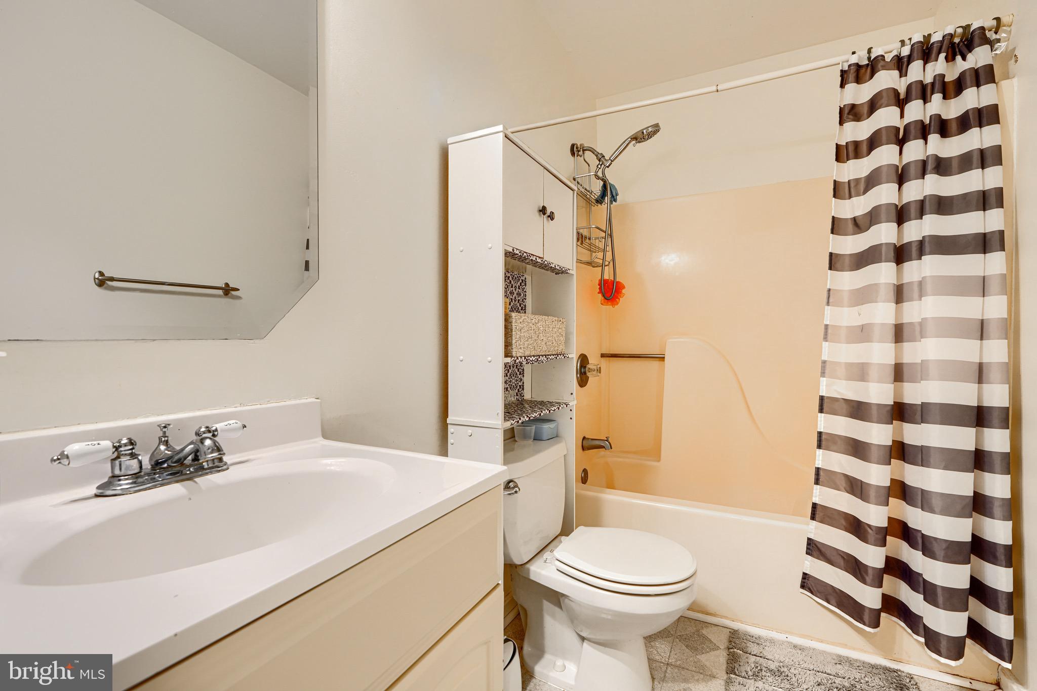 STONELEIGH SQUARE - Residential