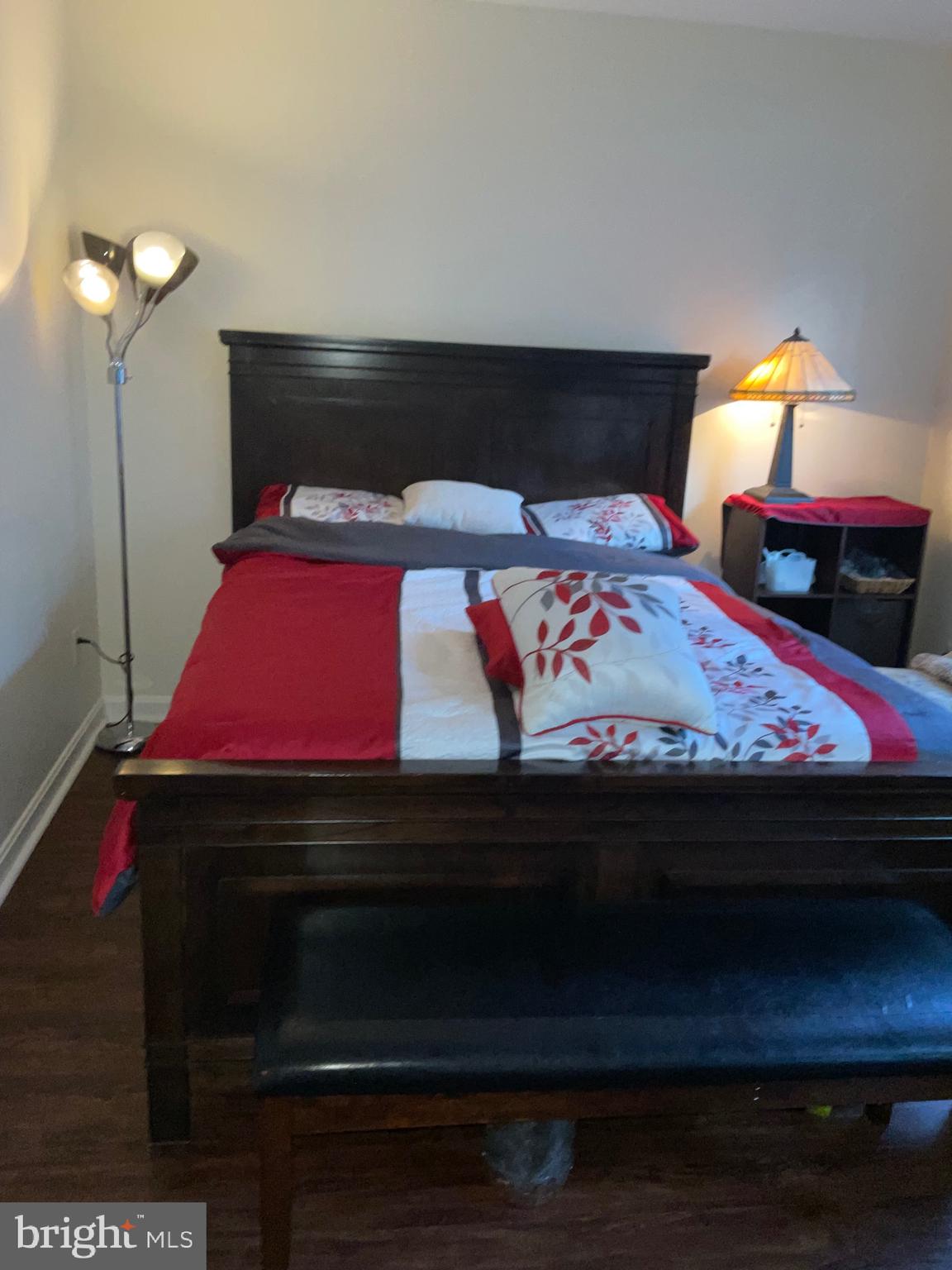 STONELEIGH SQUARE - Residential