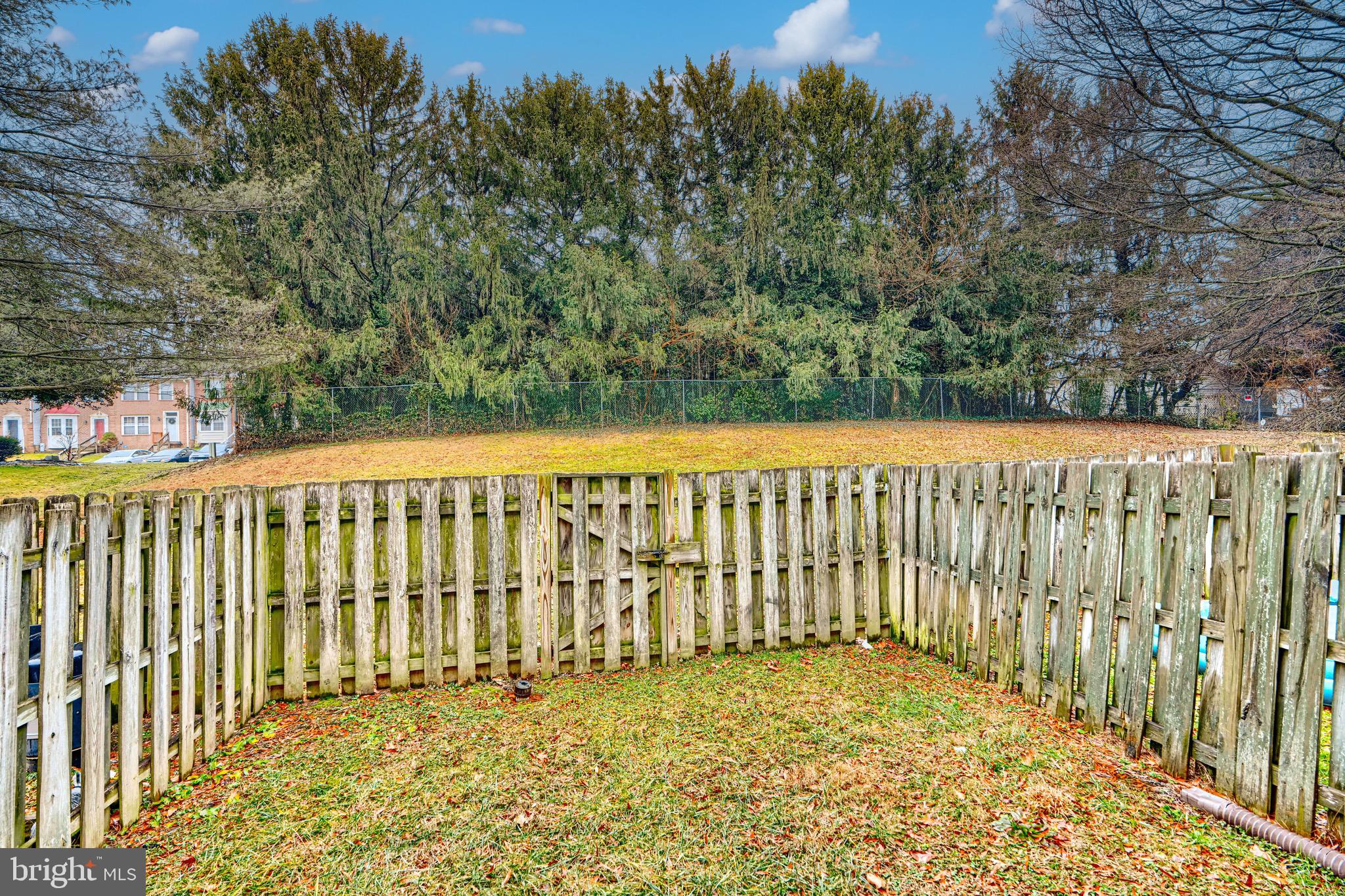 STONELEIGH SQUARE - Residential