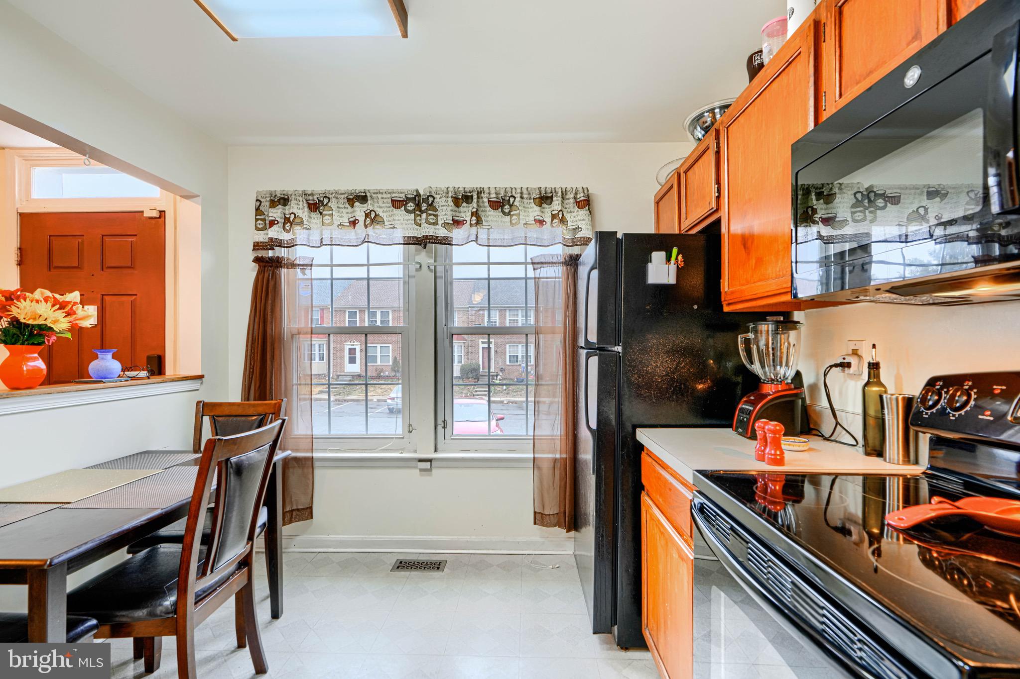 STONELEIGH SQUARE - Residential