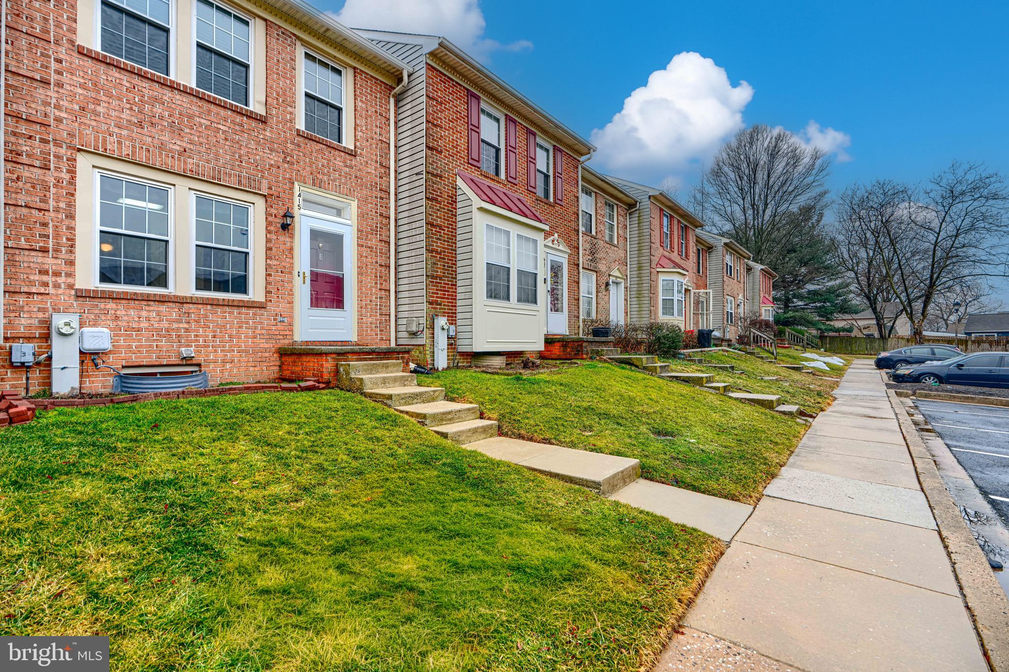 STONELEIGH SQUARE - Residential