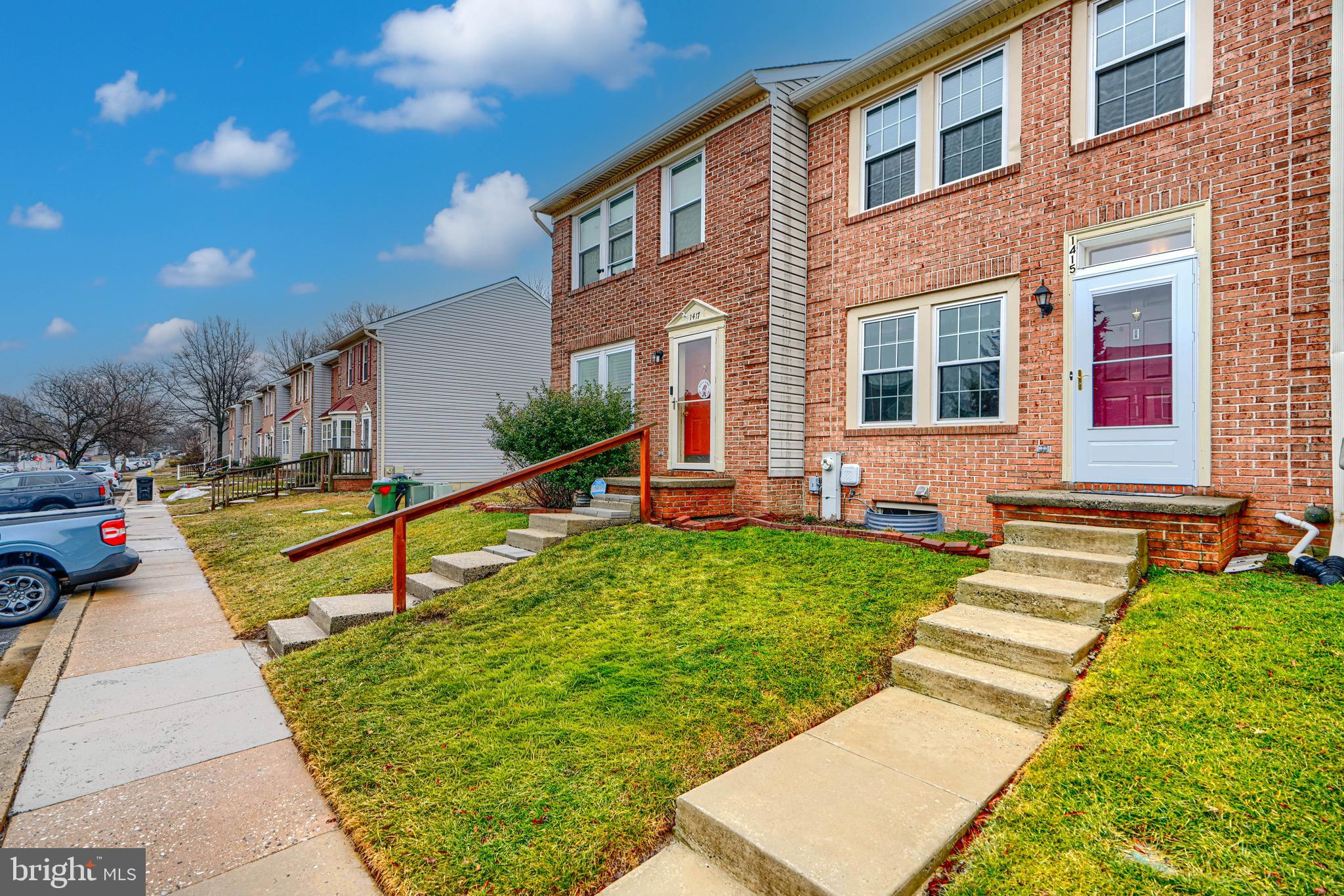 STONELEIGH SQUARE - Residential