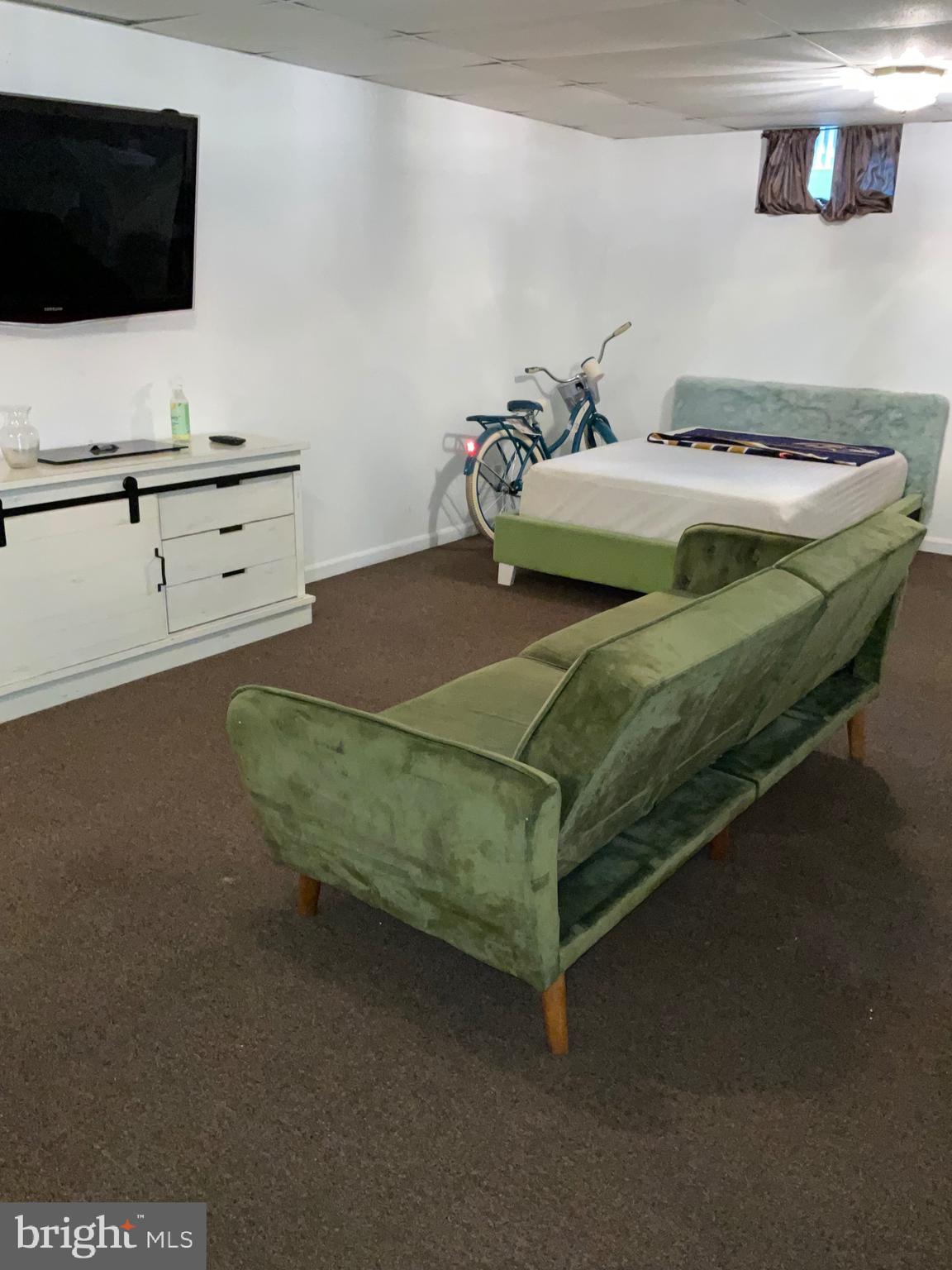 STONELEIGH SQUARE - Residential