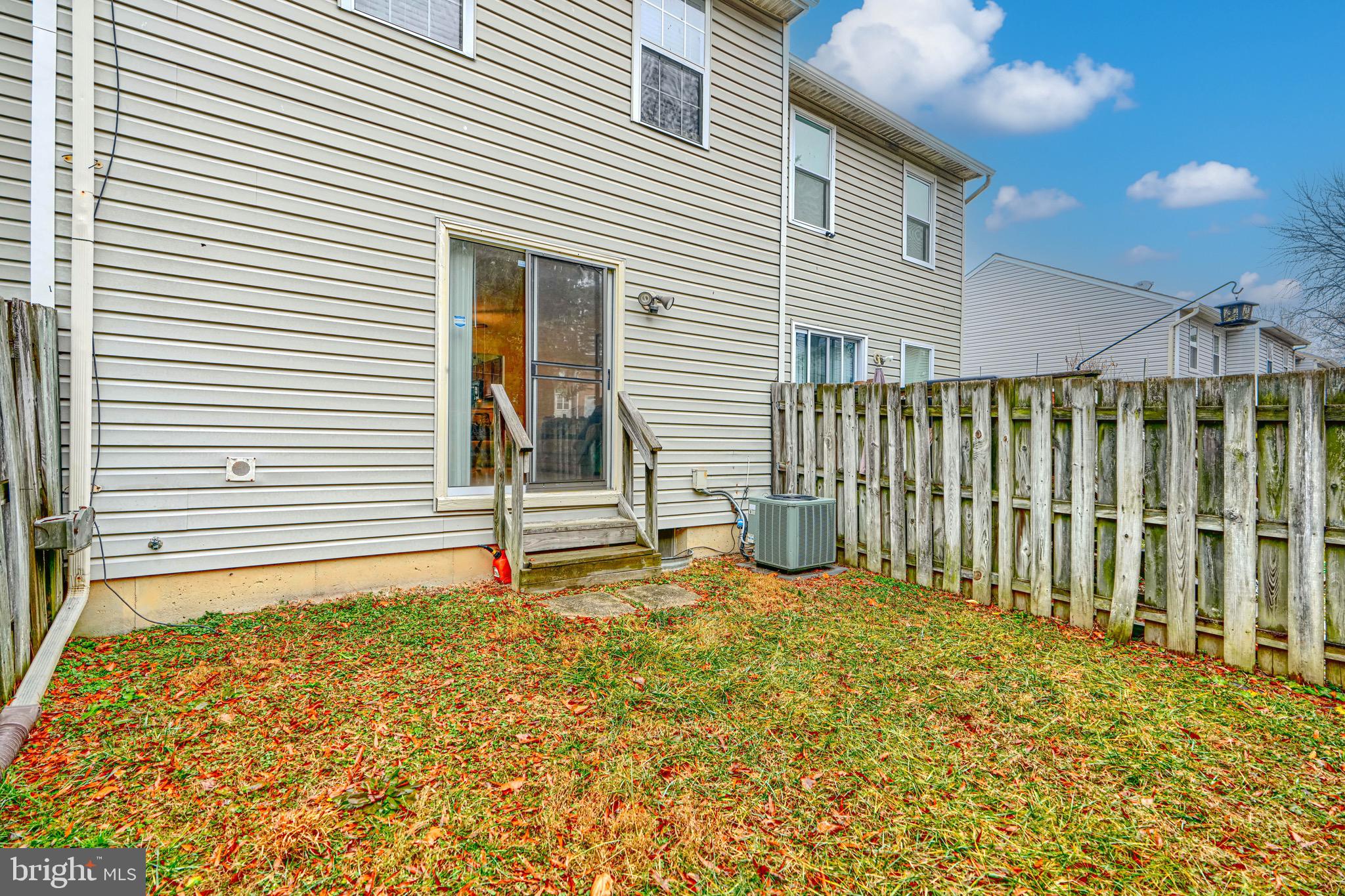 STONELEIGH SQUARE - Residential