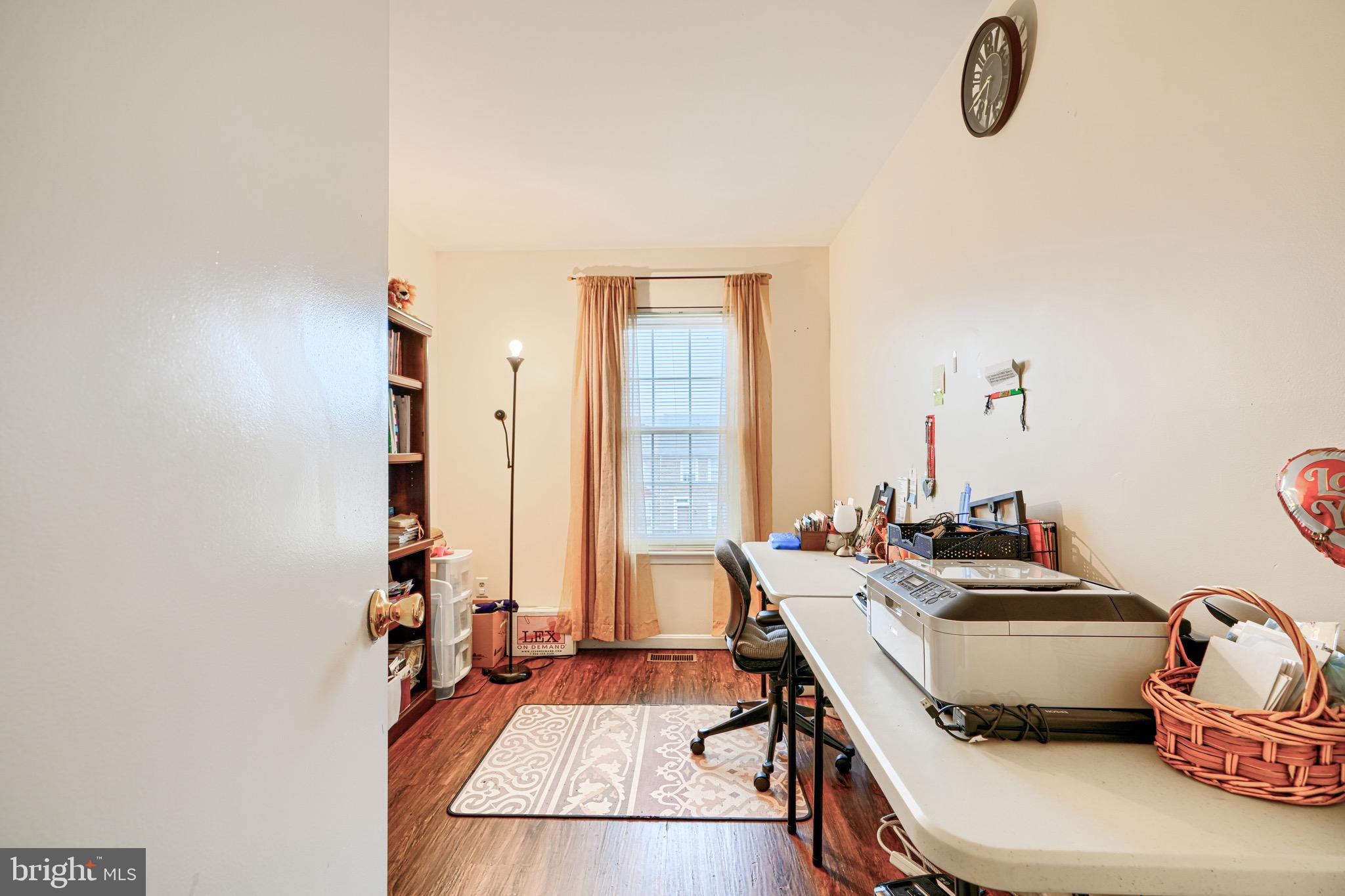 STONELEIGH SQUARE - Residential