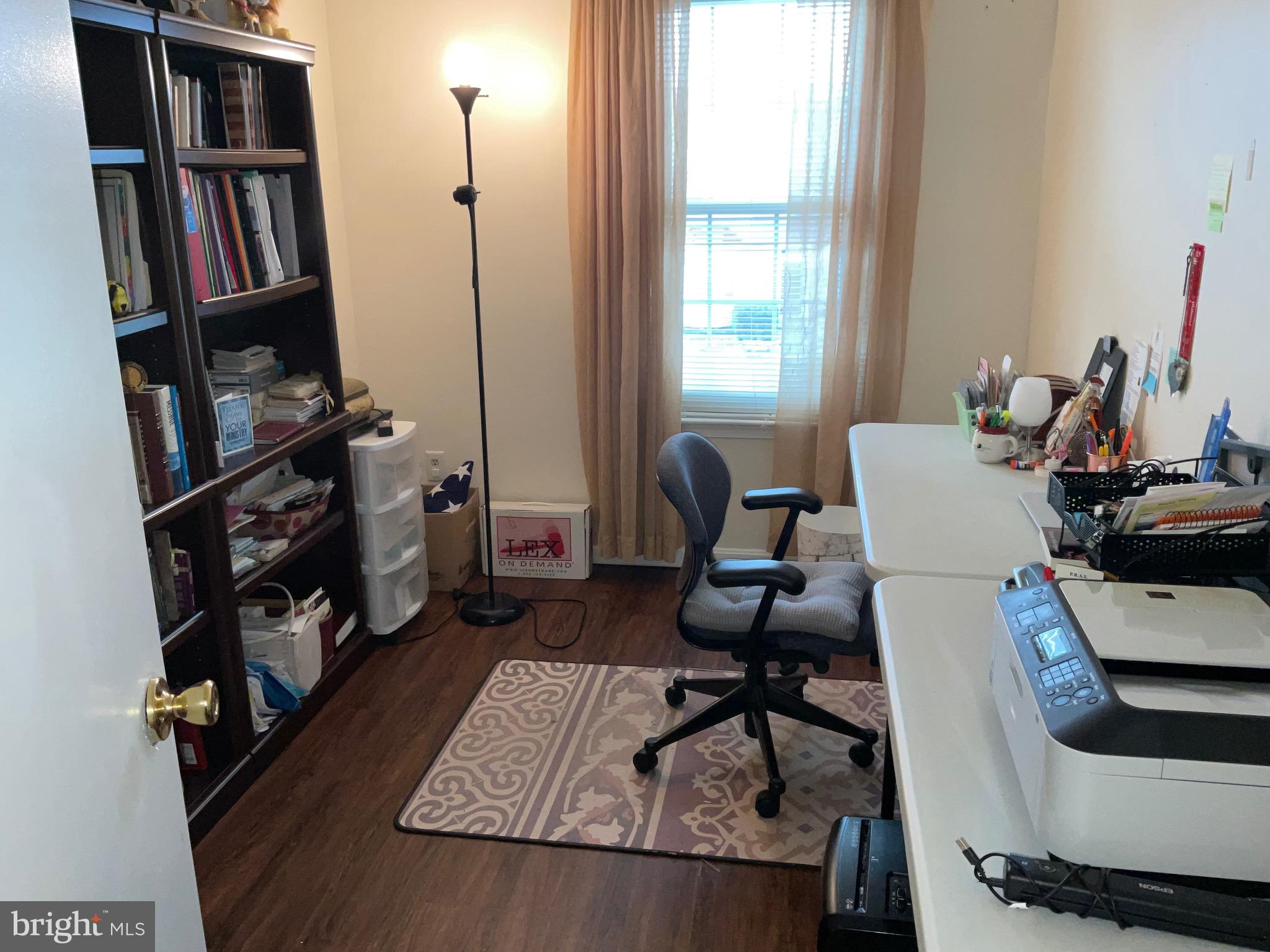 STONELEIGH SQUARE - Residential