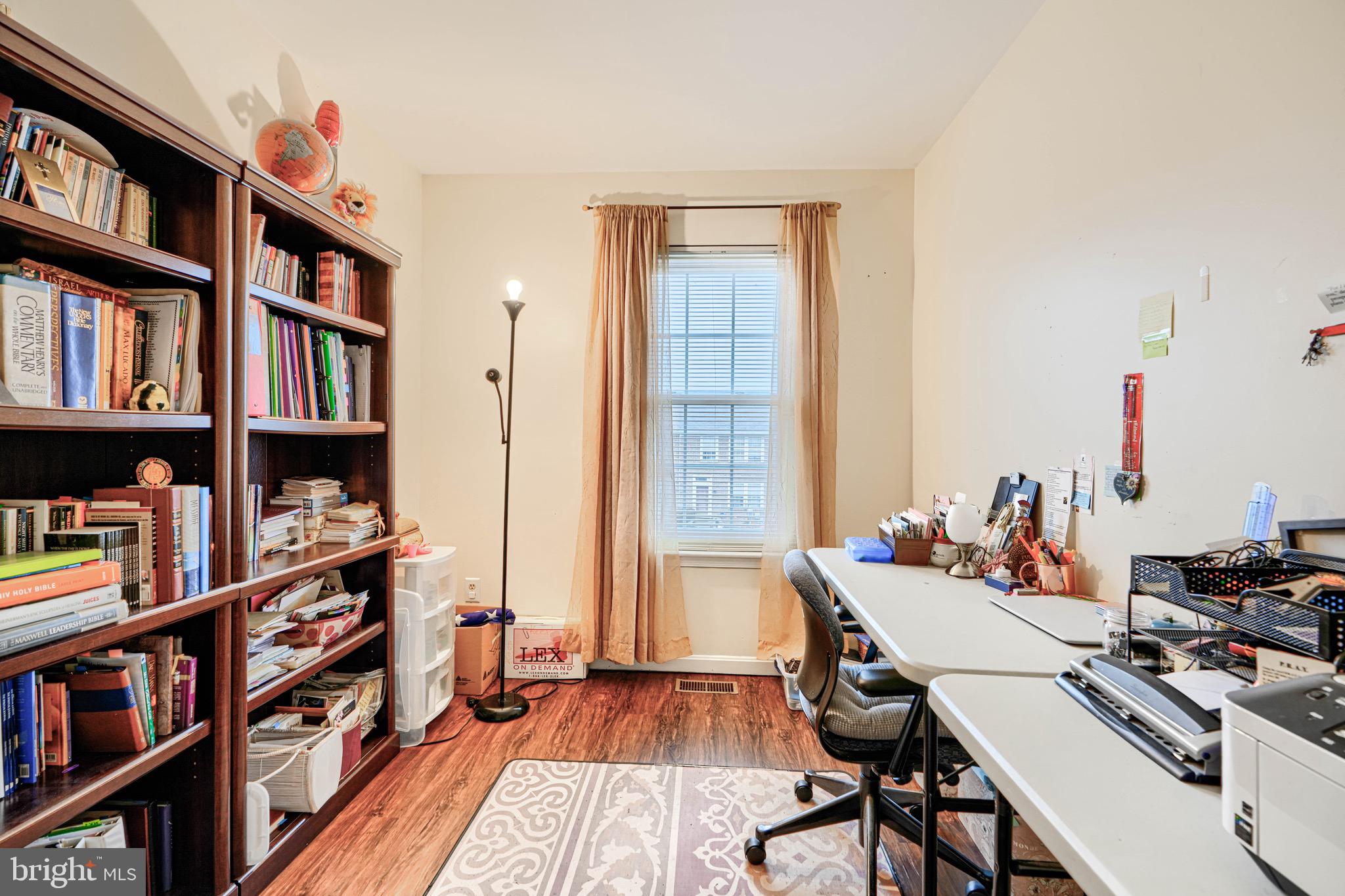 STONELEIGH SQUARE - Residential