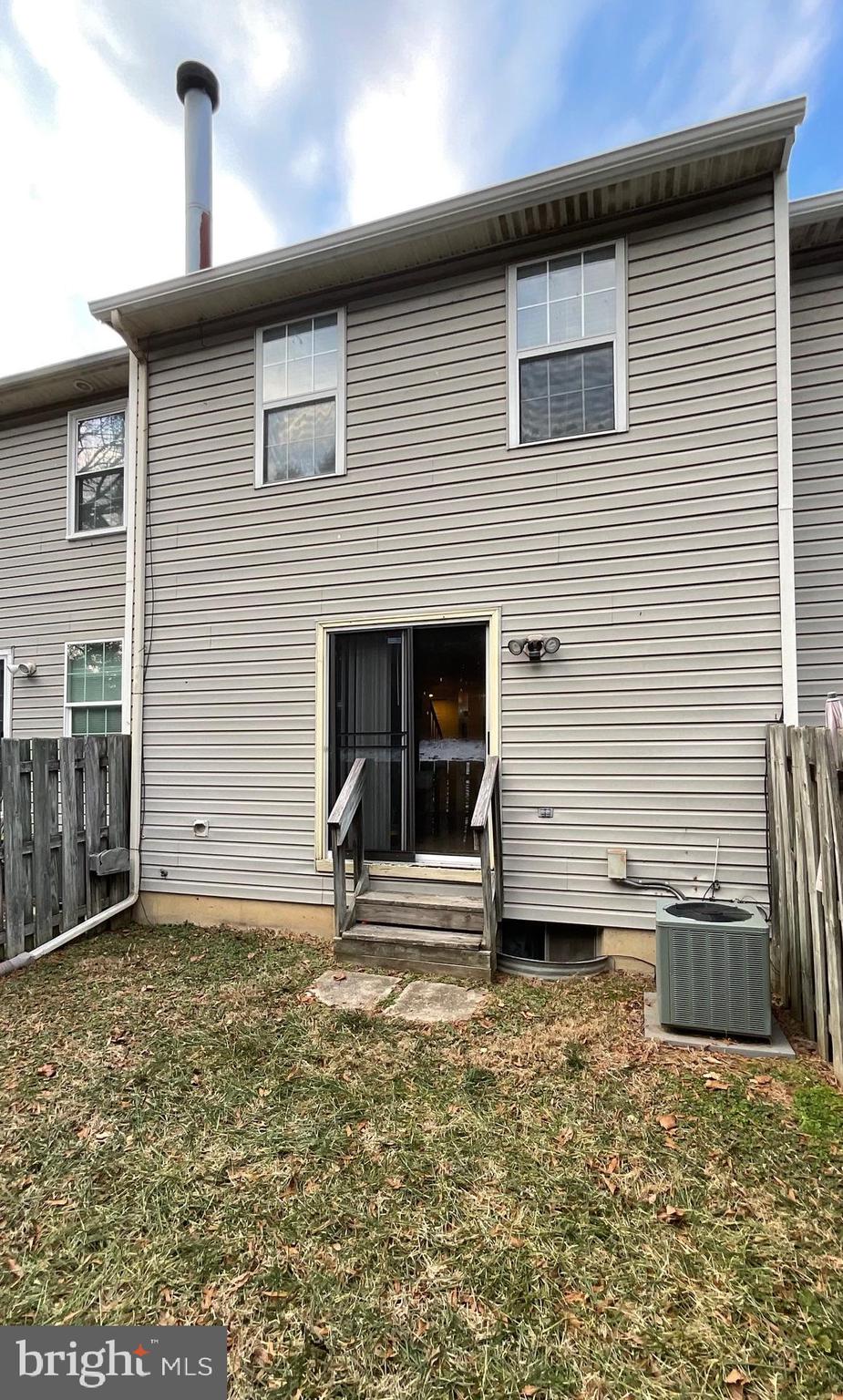 STONELEIGH SQUARE - Residential