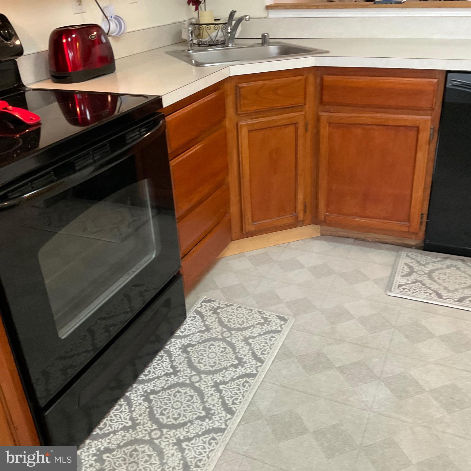 STONELEIGH SQUARE - Residential