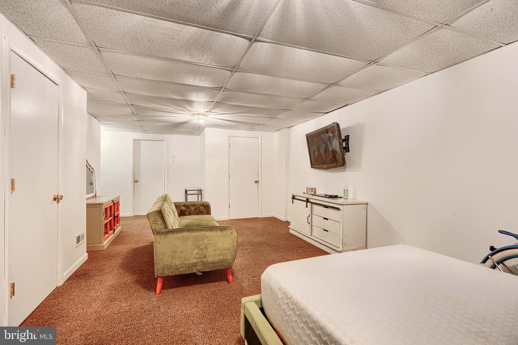 STONELEIGH SQUARE - Residential