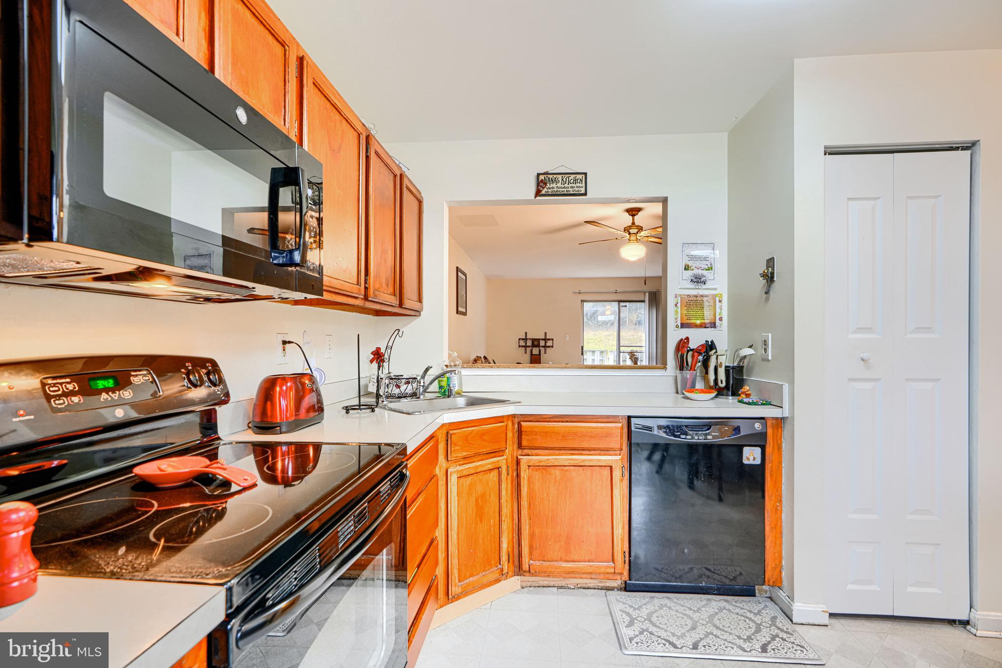 STONELEIGH SQUARE - Residential