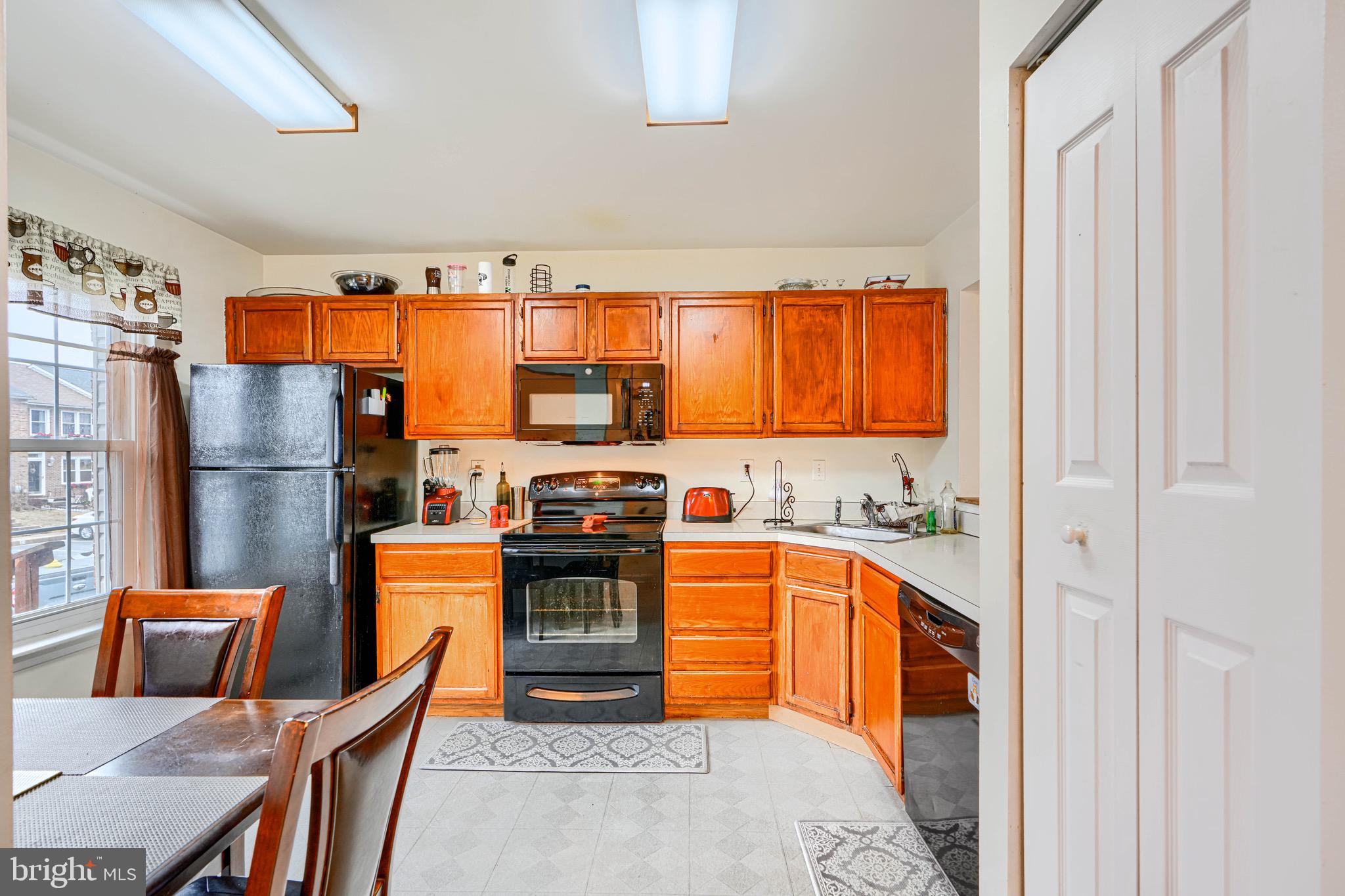 STONELEIGH SQUARE - Residential