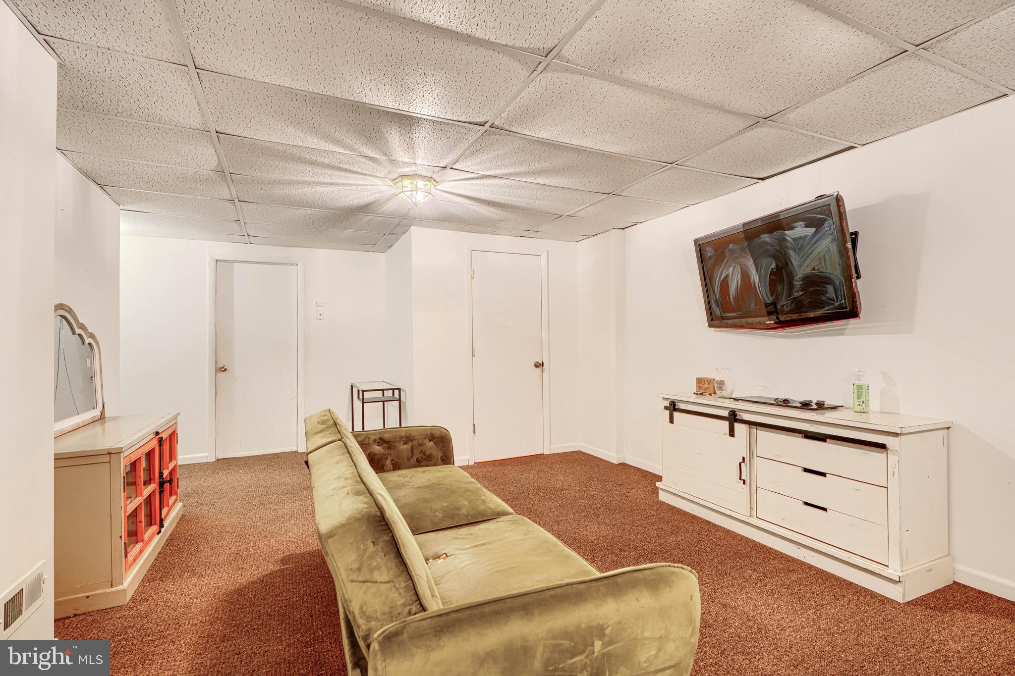 STONELEIGH SQUARE - Residential