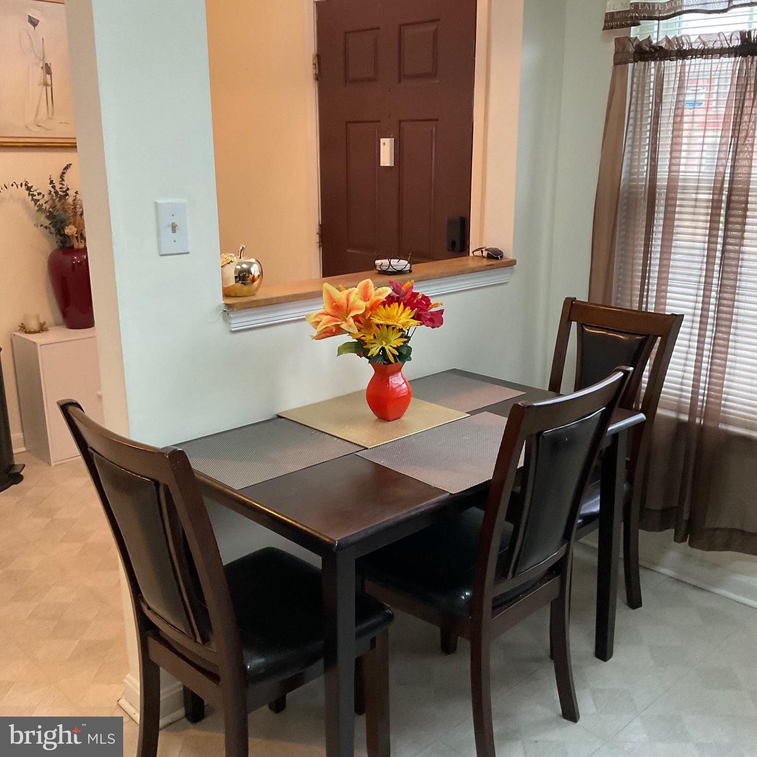 STONELEIGH SQUARE - Residential