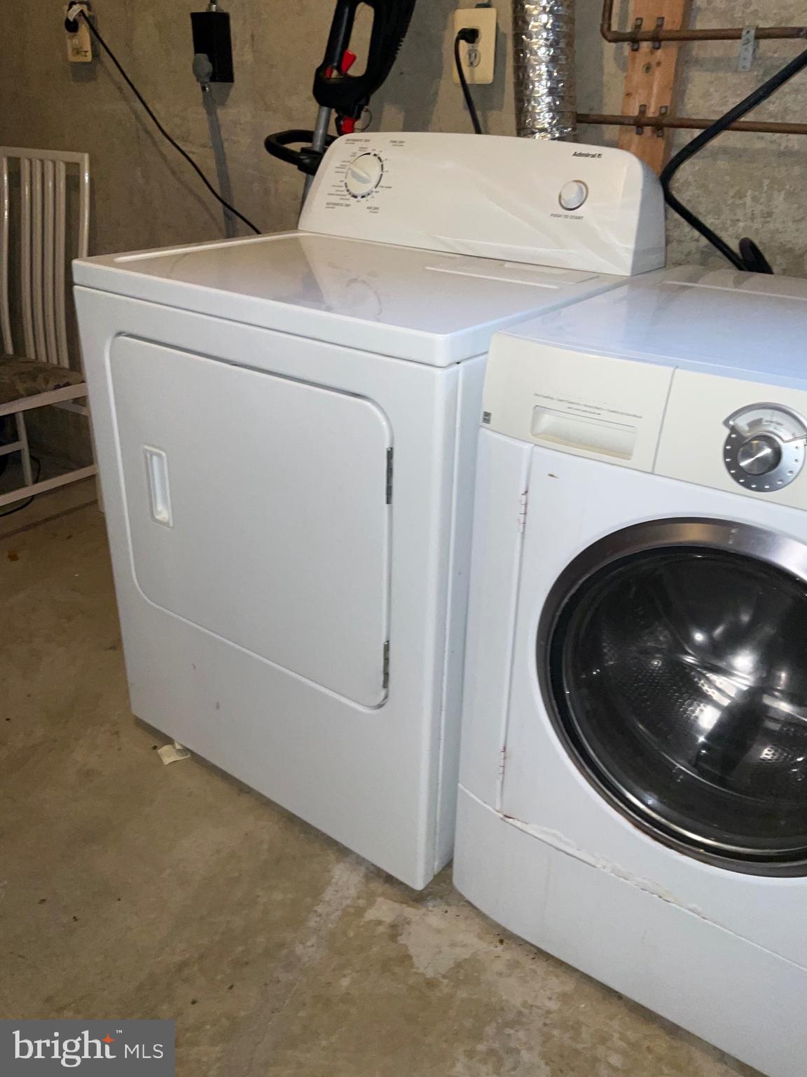 STONELEIGH SQUARE - Residential