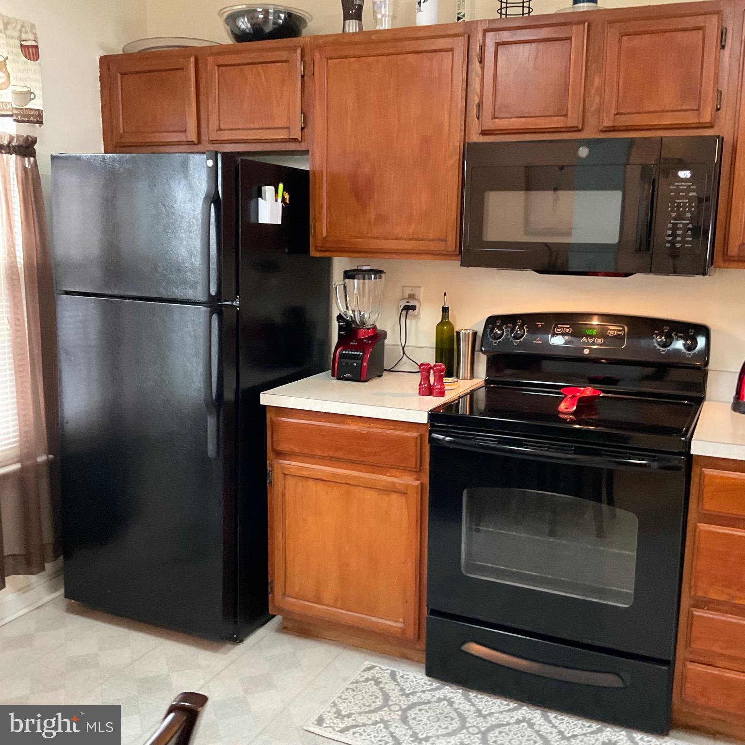 STONELEIGH SQUARE - Residential