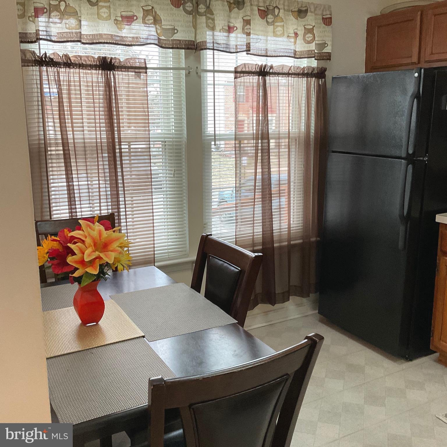 STONELEIGH SQUARE - Residential