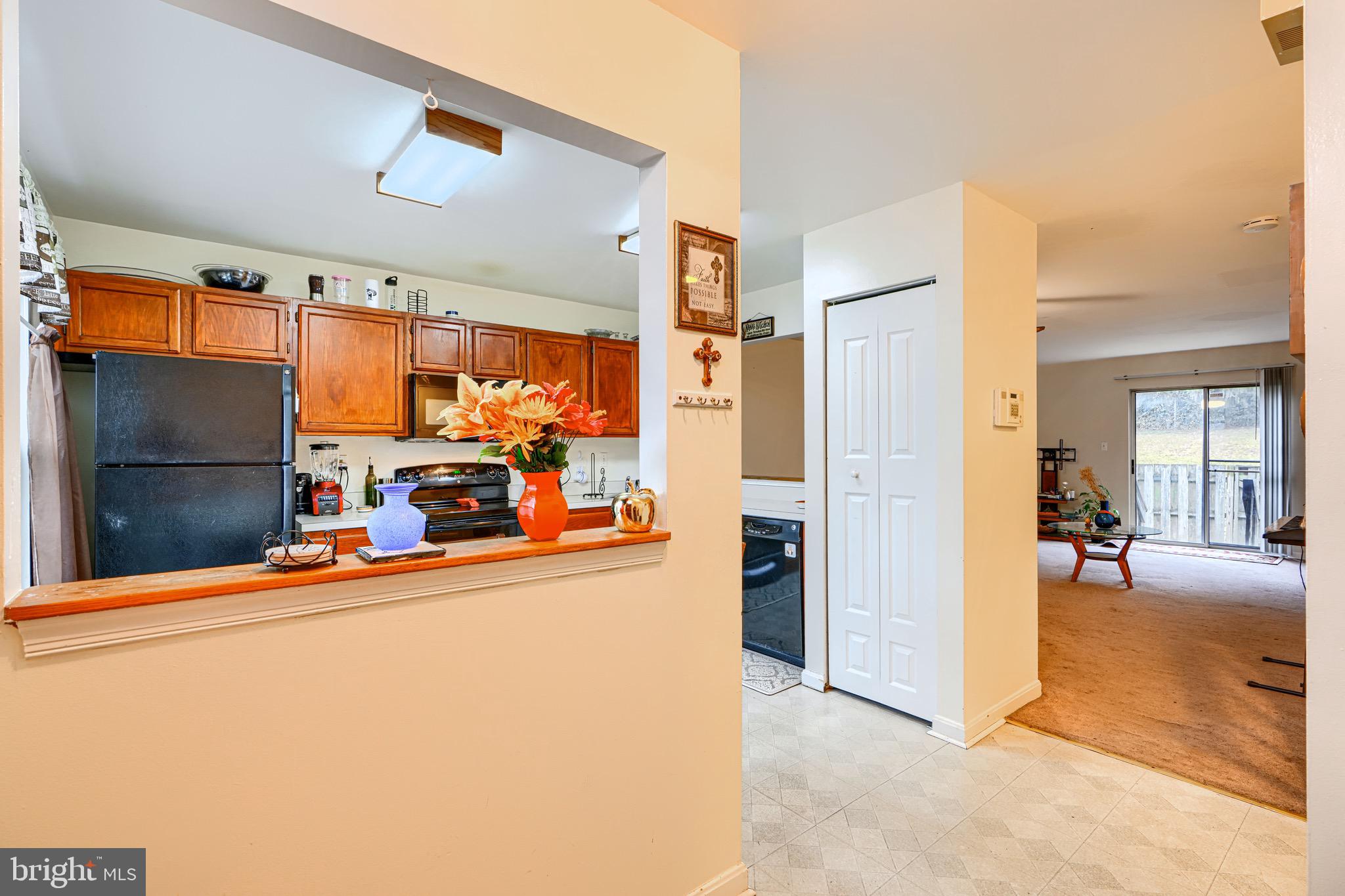 STONELEIGH SQUARE - Residential