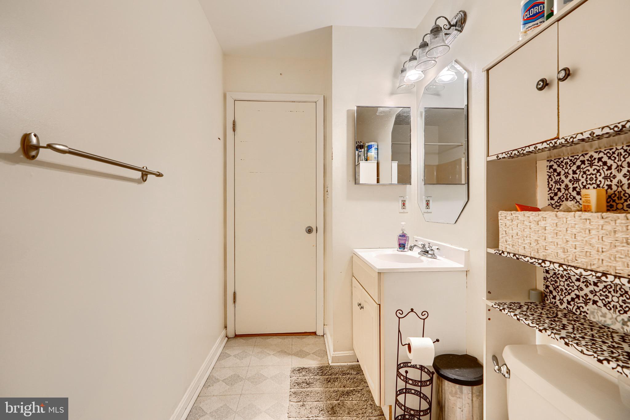 STONELEIGH SQUARE - Residential