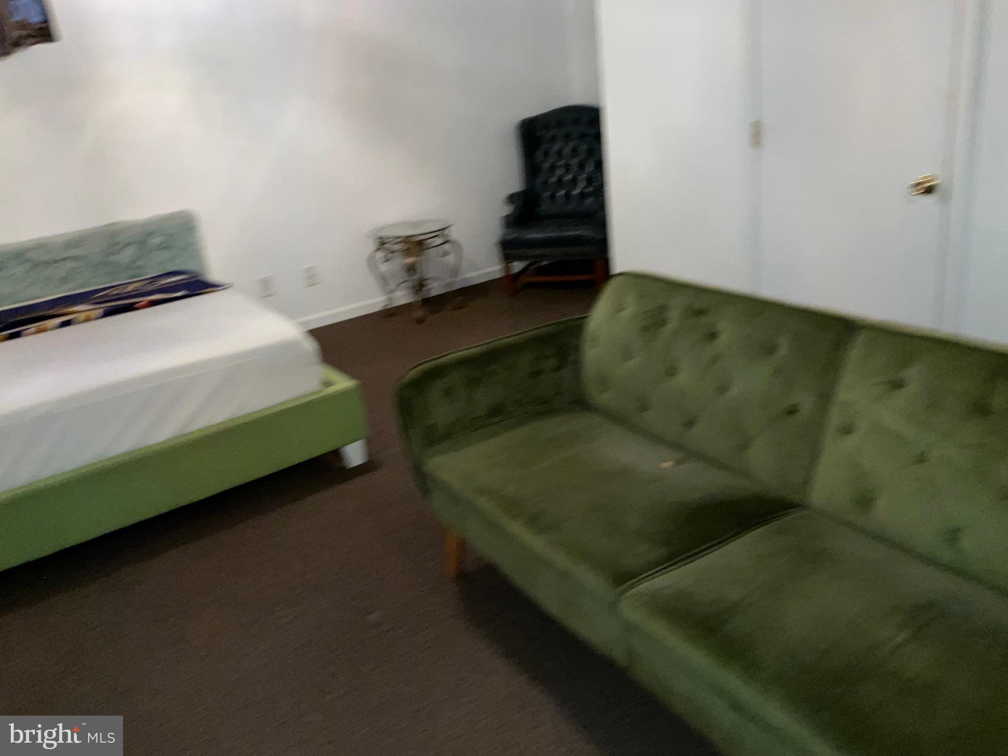 STONELEIGH SQUARE - Residential