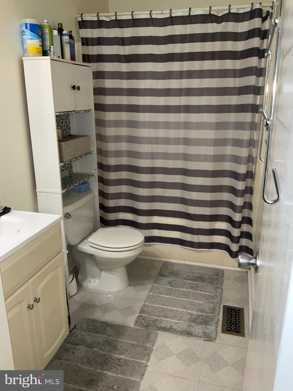 STONELEIGH SQUARE - Residential