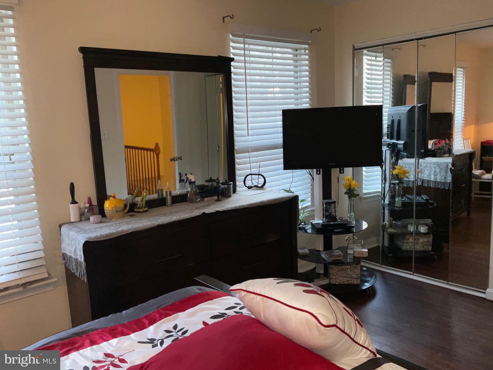 STONELEIGH SQUARE - Residential