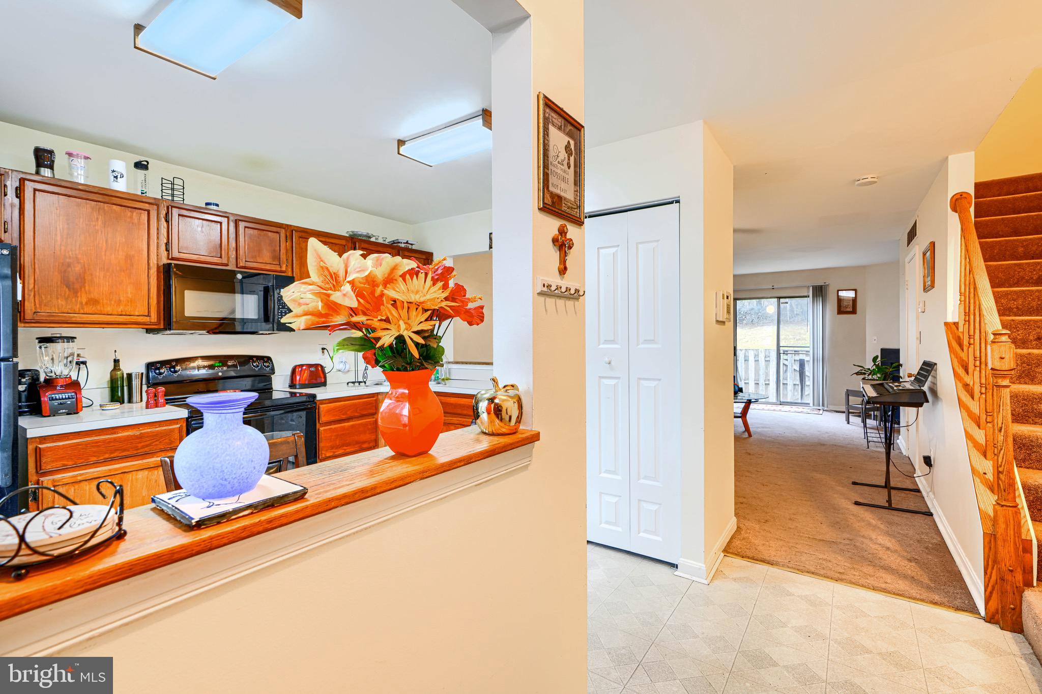 STONELEIGH SQUARE - Residential