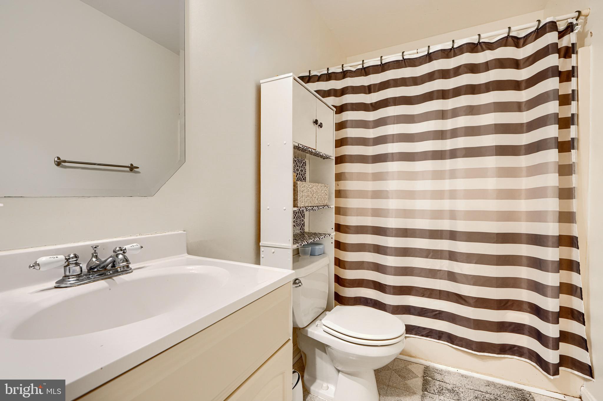 STONELEIGH SQUARE - Residential