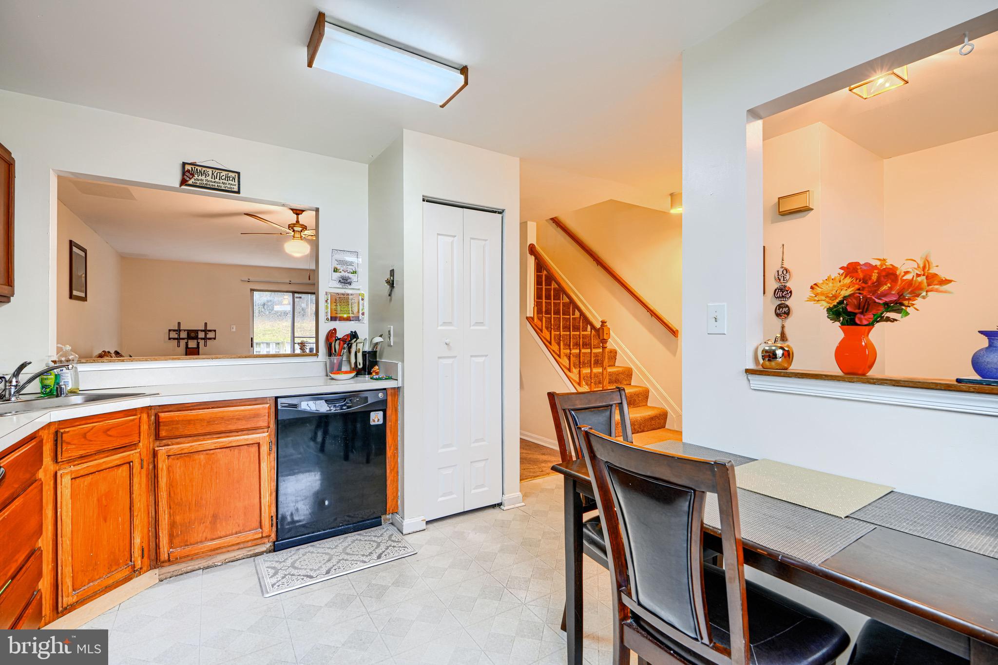 STONELEIGH SQUARE - Residential