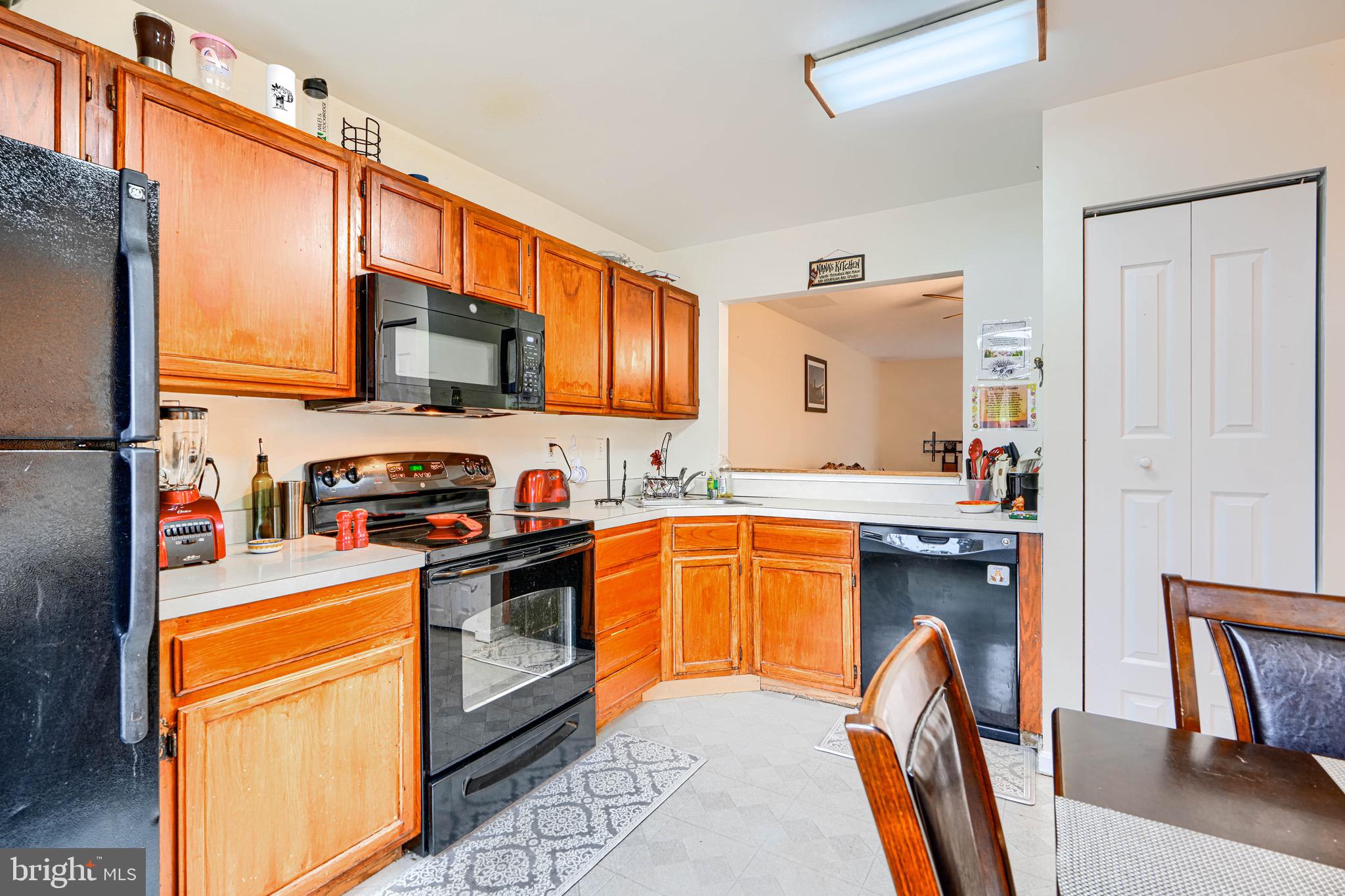 STONELEIGH SQUARE - Residential