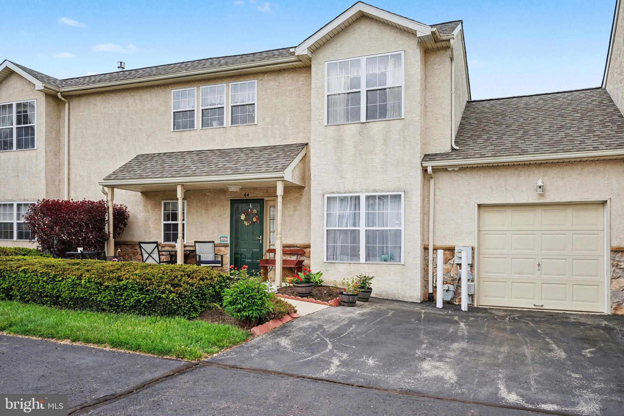 44 STUART DRIVE 44