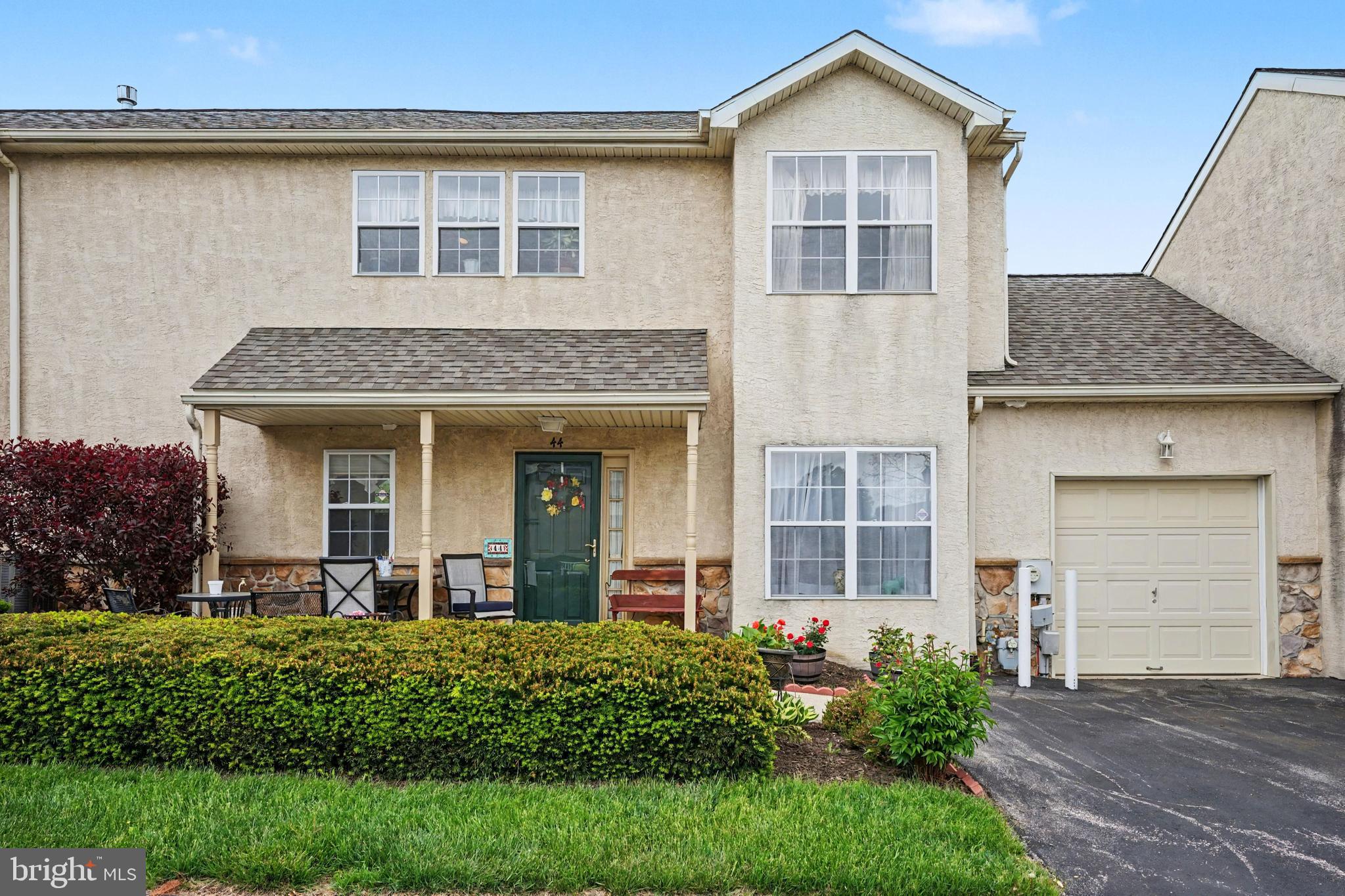 44 STUART DRIVE 44