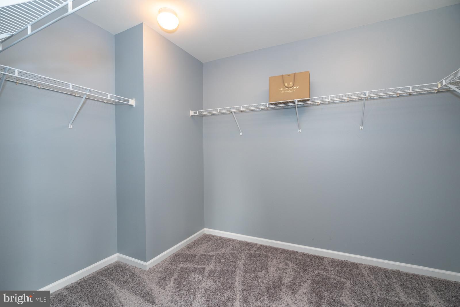 LORTON TOWN CNTR LANDBAY - Residential