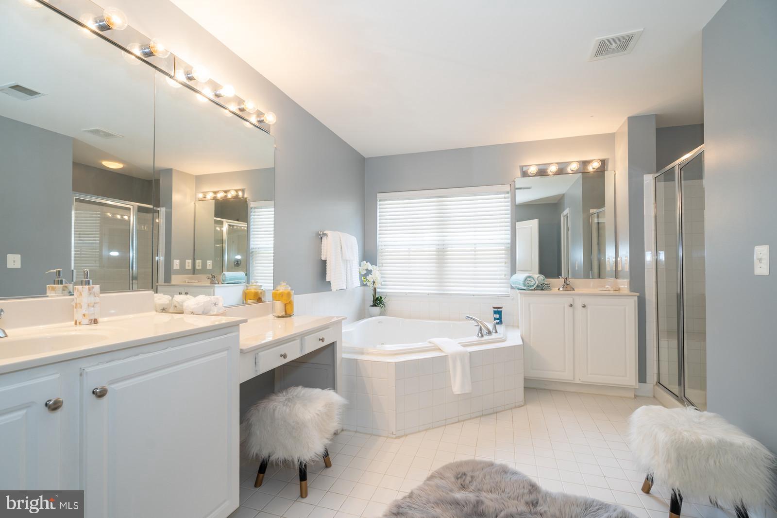 LORTON TOWN CNTR LANDBAY - Residential