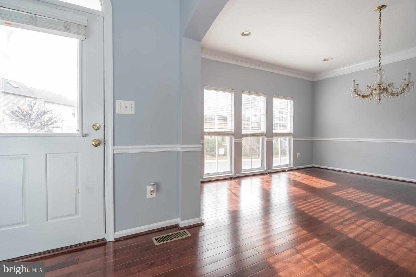 LORTON TOWN CNTR LANDBAY - Residential