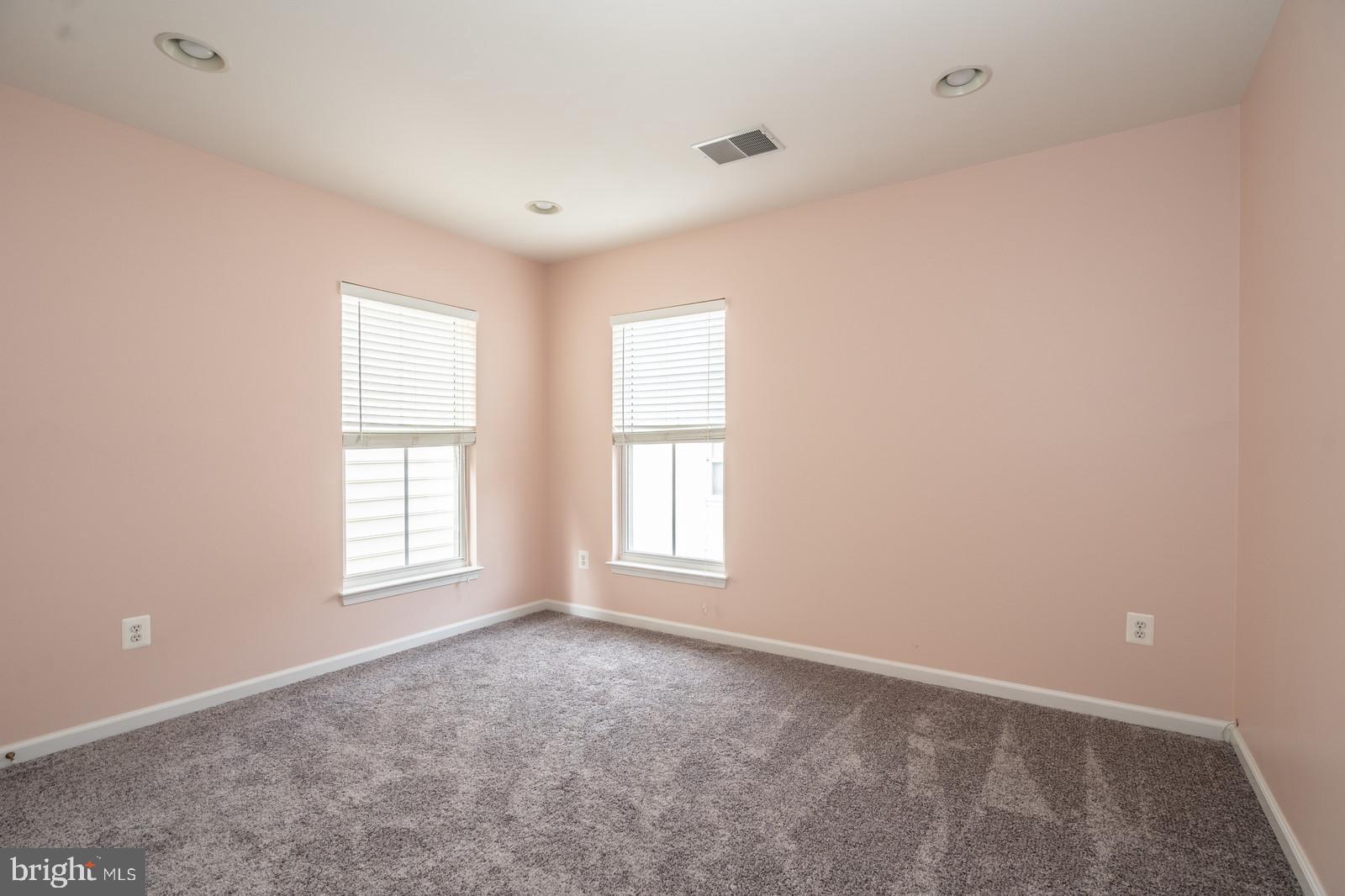 LORTON TOWN CNTR LANDBAY - Residential