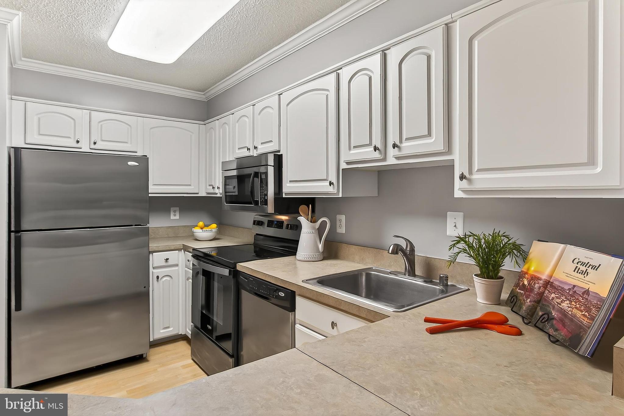 ASTORIA CONDOMINIUM - Residential