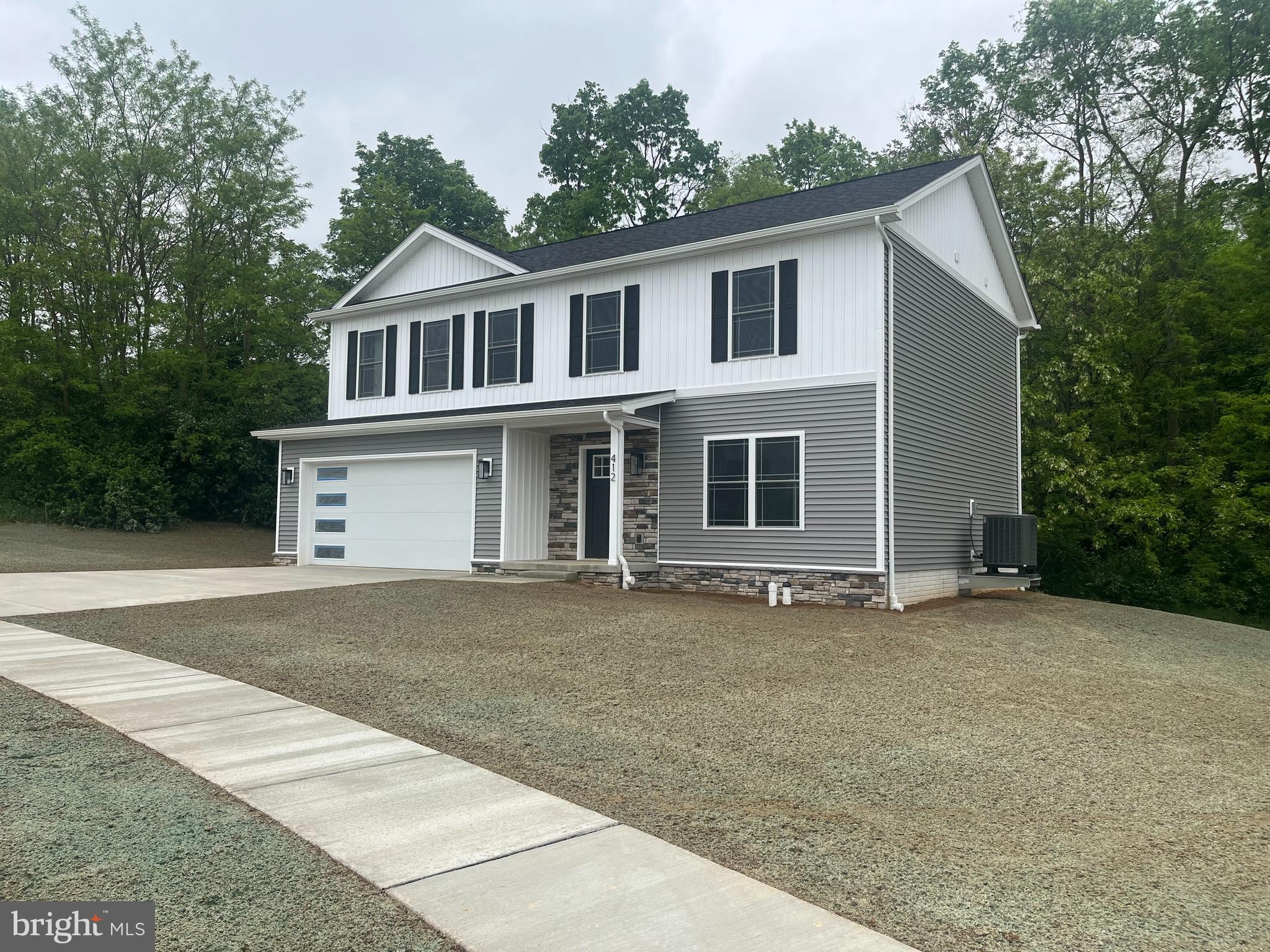 WALNUT KNOLLS - Residential