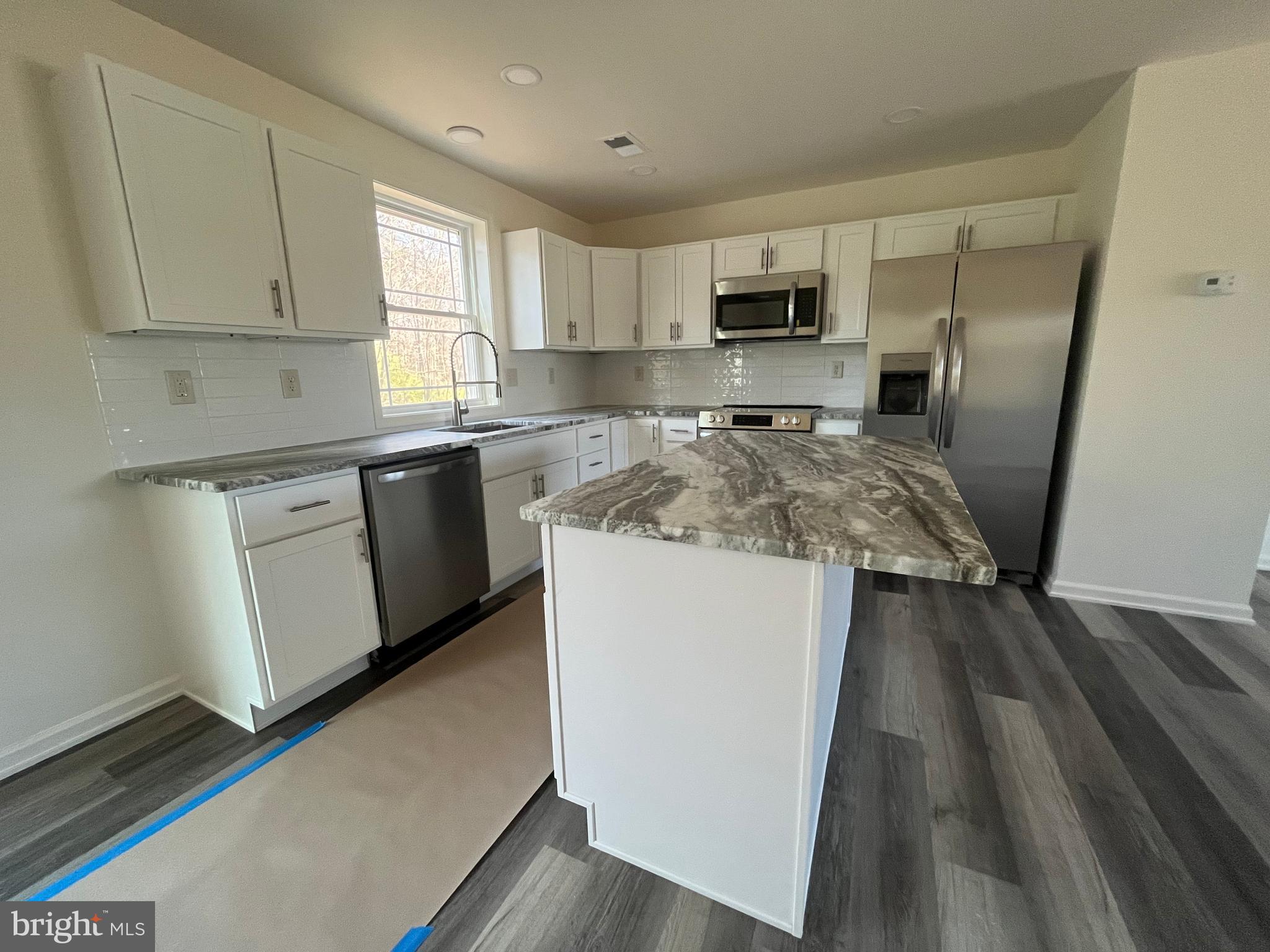 WALNUT KNOLLS - Residential