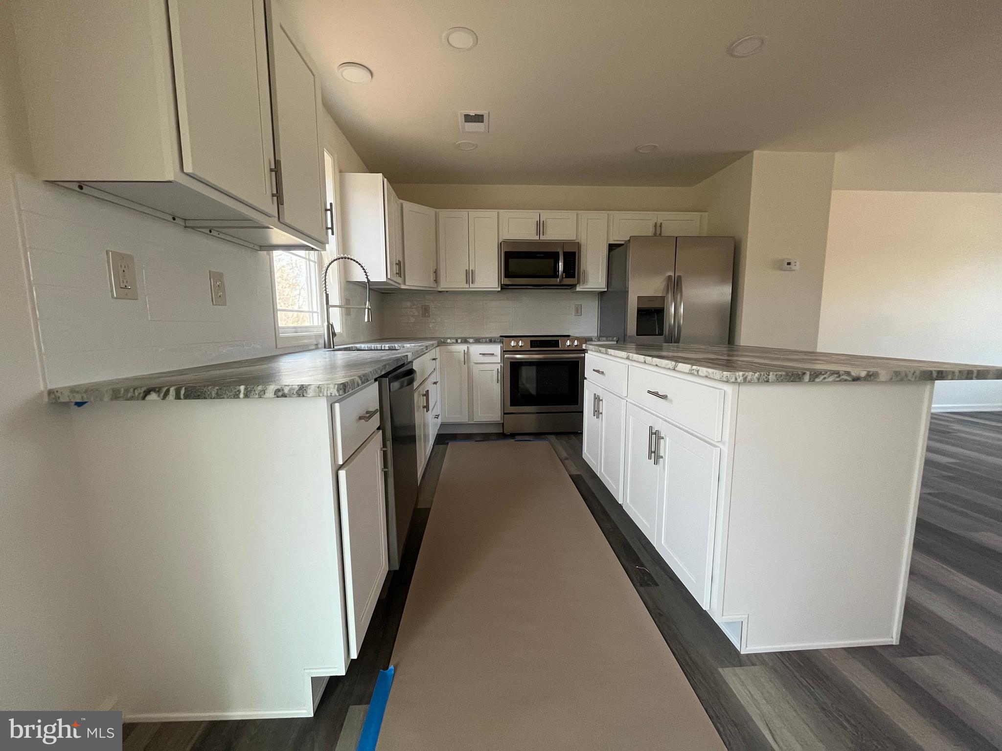 WALNUT KNOLLS - Residential